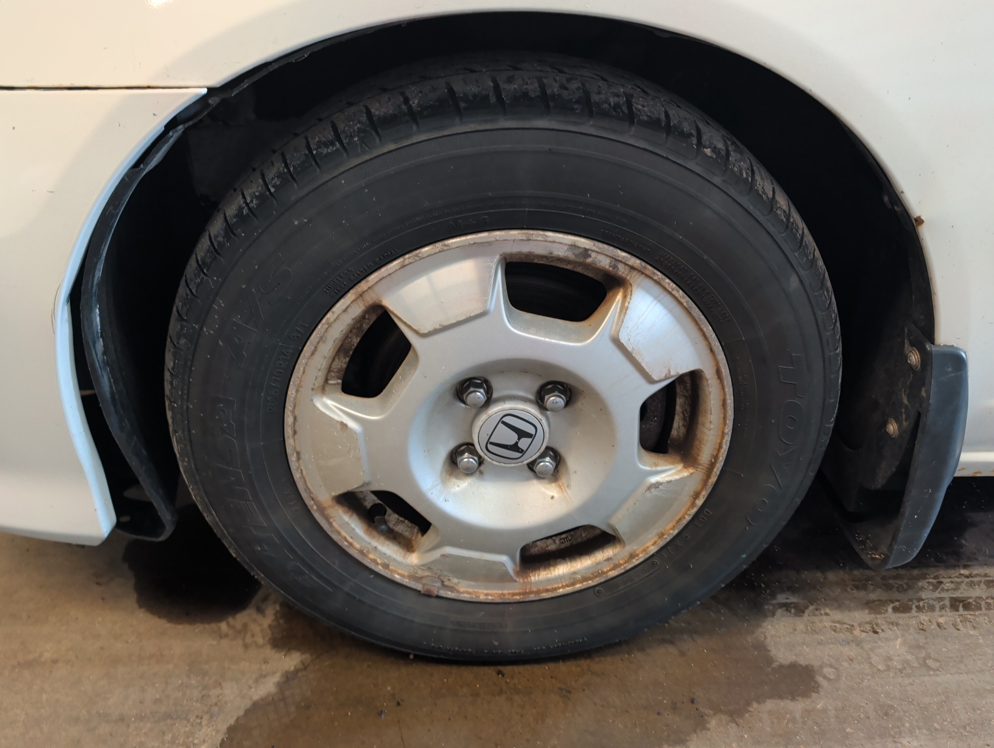 2005 honda civic-hybrid cvt with 161039 miles for sale near elk-river, minnesota 106408_12_drv_front_wheel.jpg