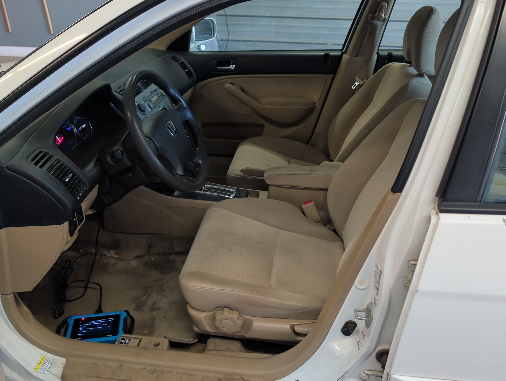 2005 honda civic-hybrid cvt with 161039 miles for sale near elk-river, minnesota 106408_22_driver_seat.jpg