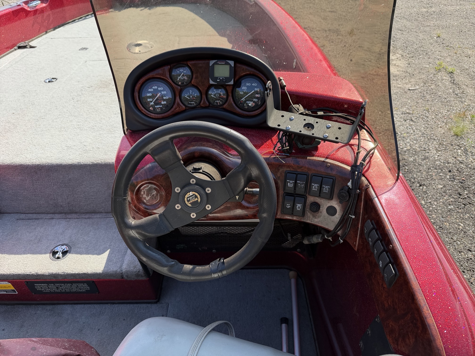 2002 triton 205-dc for sale near elk-river, minnesota 106409_33_dash_from_driver.jpg
