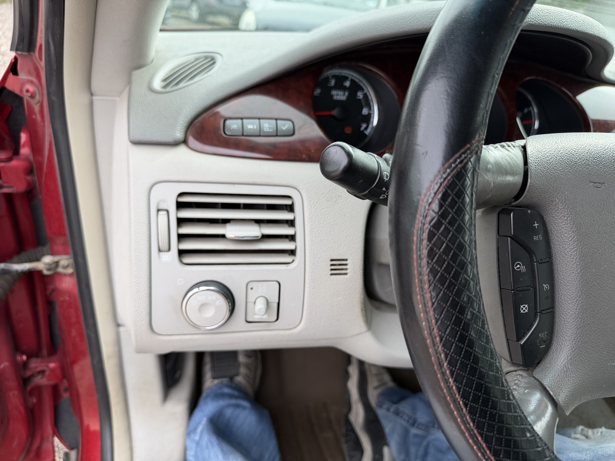 2009 buick lucerne cxl1 with 214213 miles for sale near elk-river, minnesota 106412_37_left_of_steering_wheel.jpg