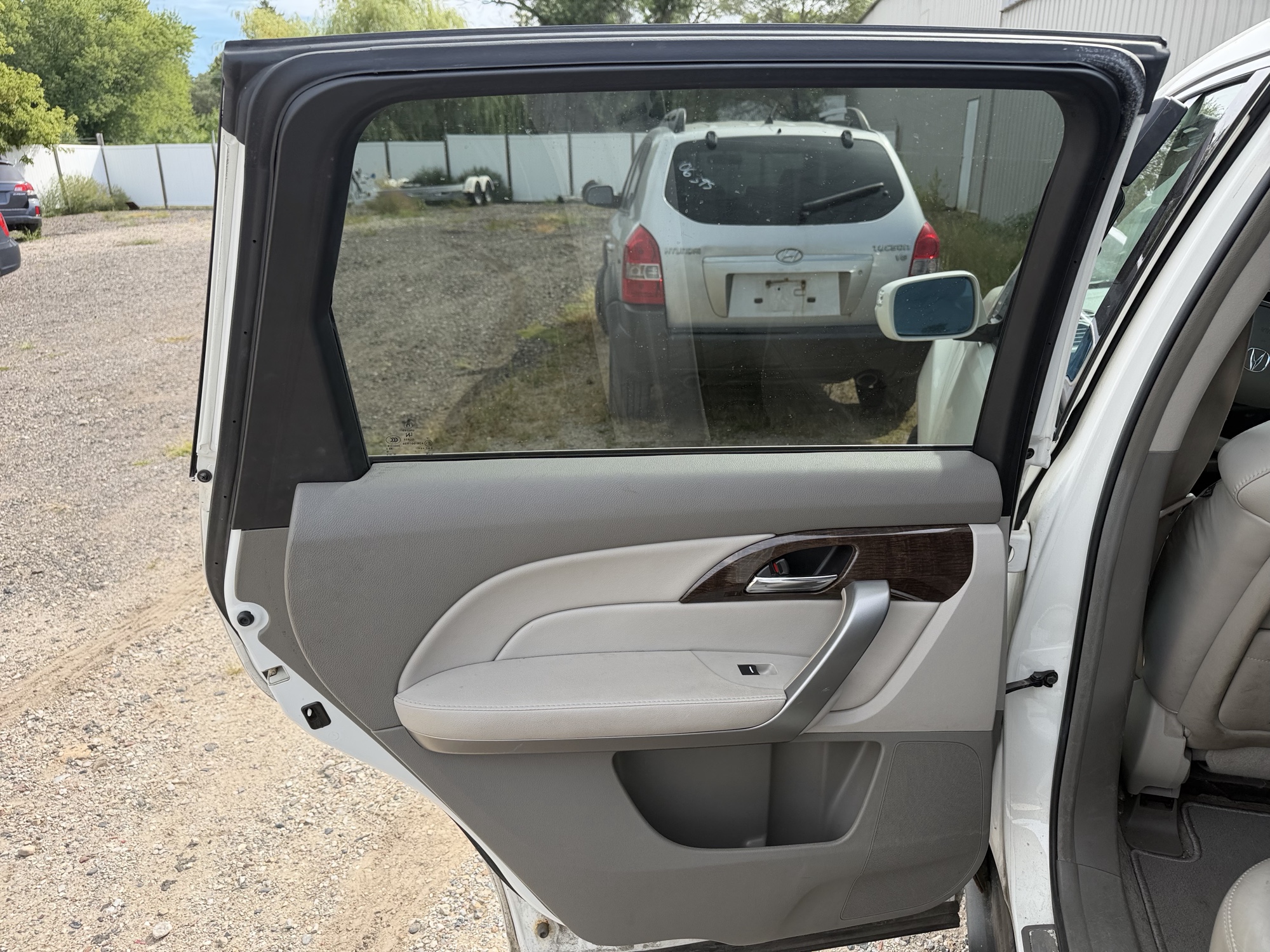 2011 acura mdx 6-spd-at-w-tech-package with 135189 miles for sale near elk-river, minnesota 106414_25_drv_rear_door_panel.jpg