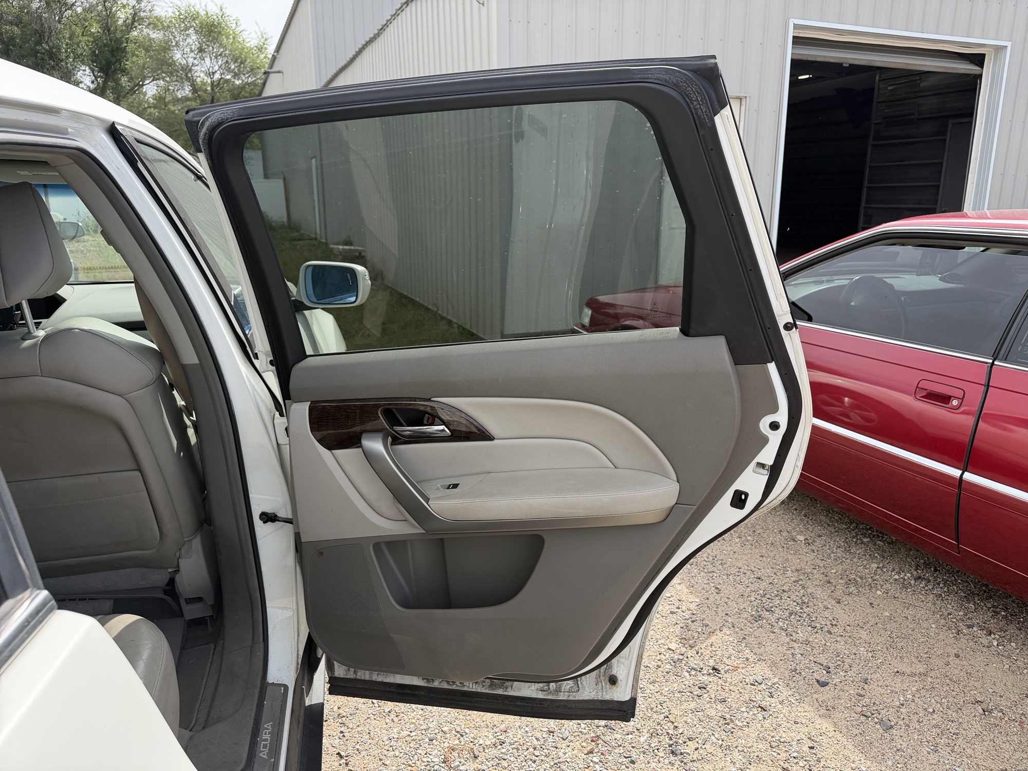 2011 acura mdx 6-spd-at-w-tech-package with 135189 miles for sale near elk-river, minnesota 106414_30_pass_rear_door_panel.jpg