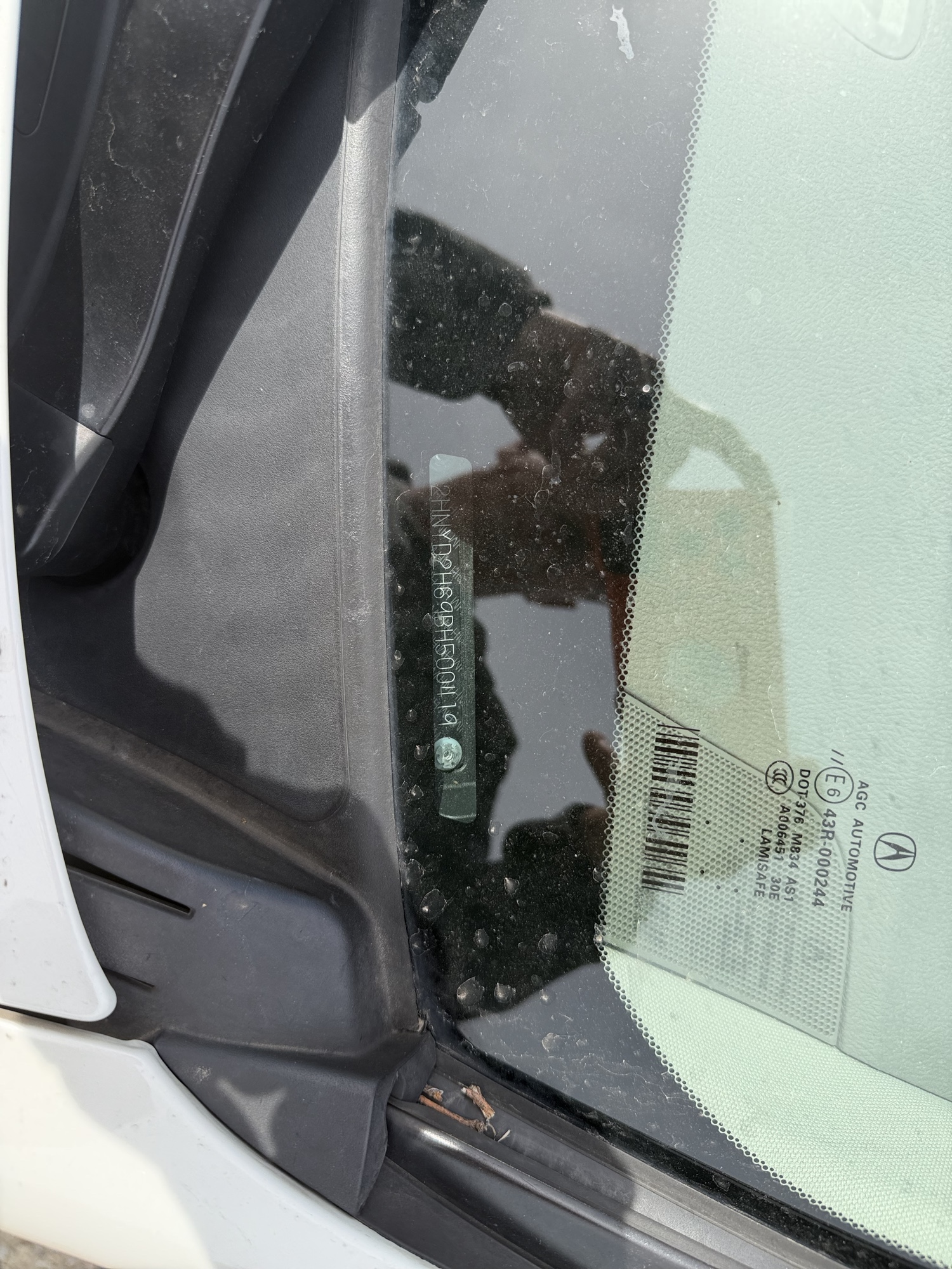 2011 acura mdx 6-spd-at-w-tech-package with 135189 miles for sale near elk-river, minnesota 106414_48_windshield_vin_plate.jpg