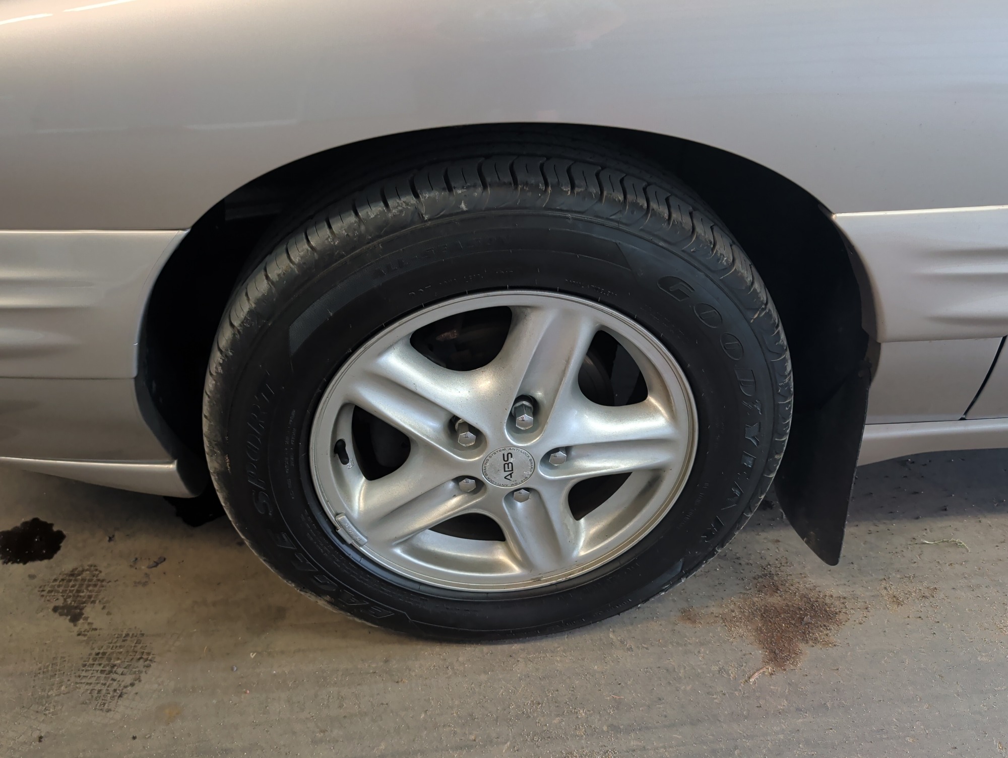 1997 pontiac bonneville se with 97947 miles for sale near elk-river, minnesota 106415_12_drv_front_wheel.jpg