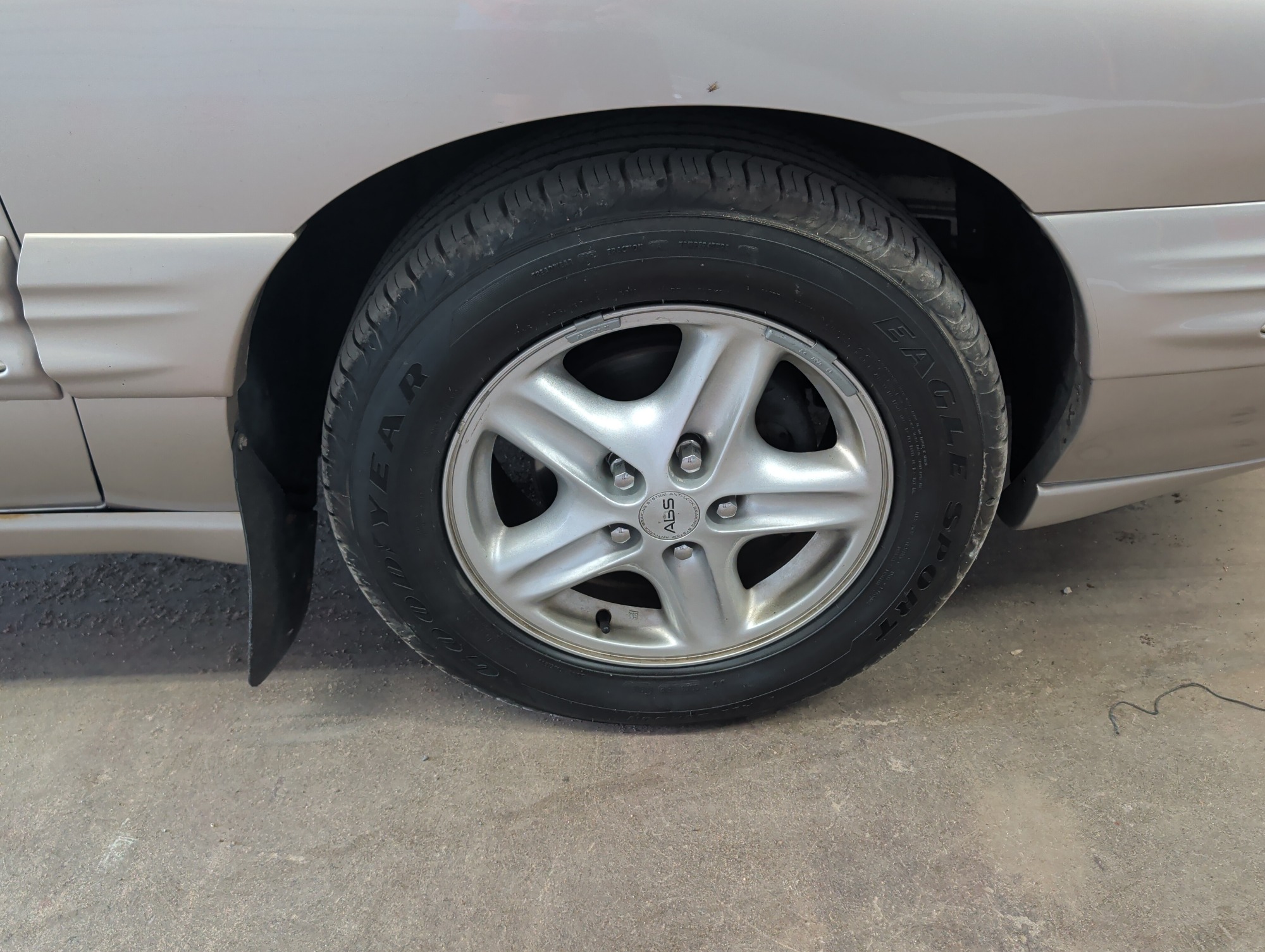 1997 pontiac bonneville se with 97947 miles for sale near elk-river, minnesota 106415_15_front_pass_wheel.jpg