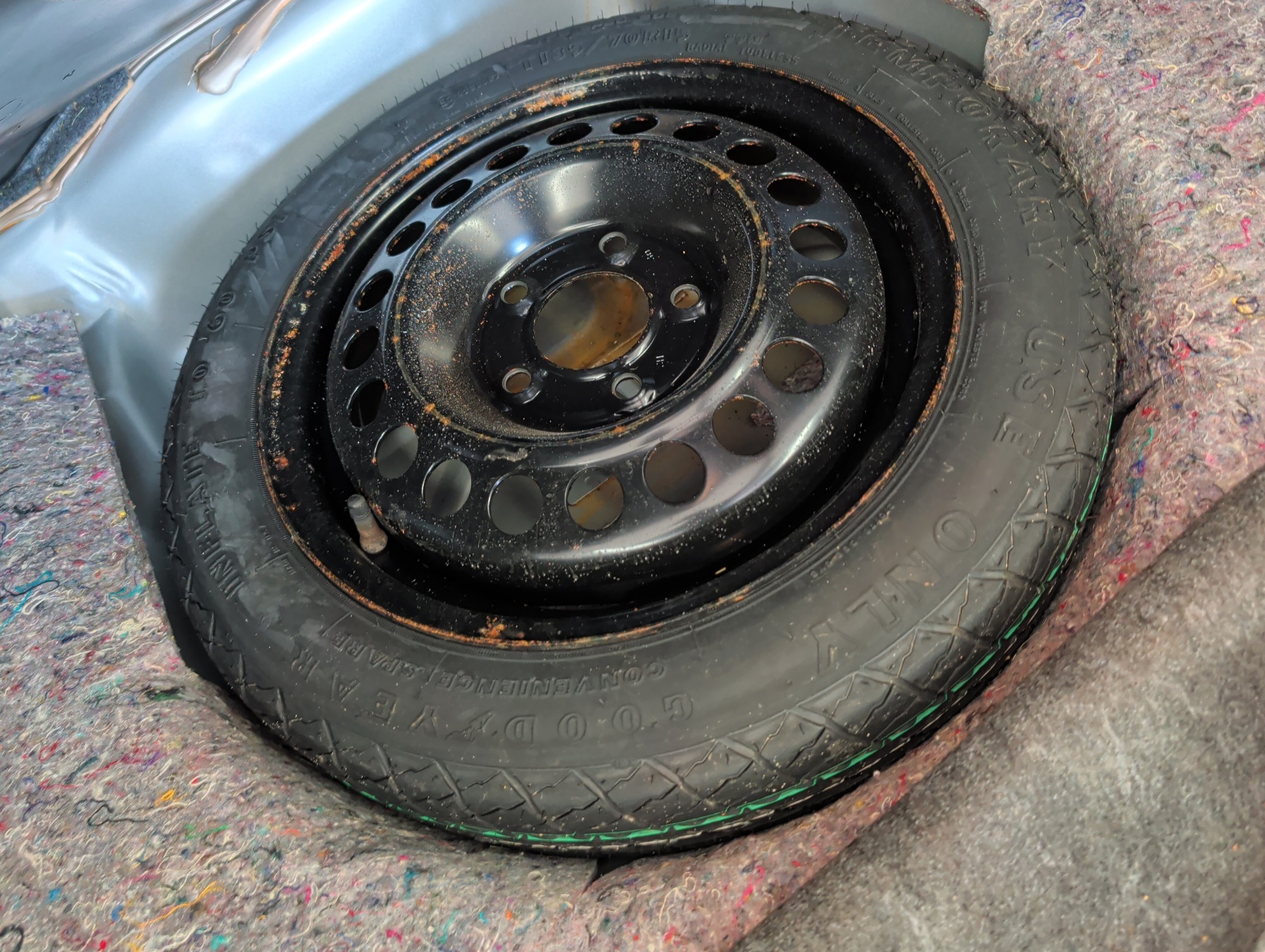 1997 pontiac bonneville se with 97947 miles for sale near elk-river, minnesota 106415_27_spare_tire.jpg