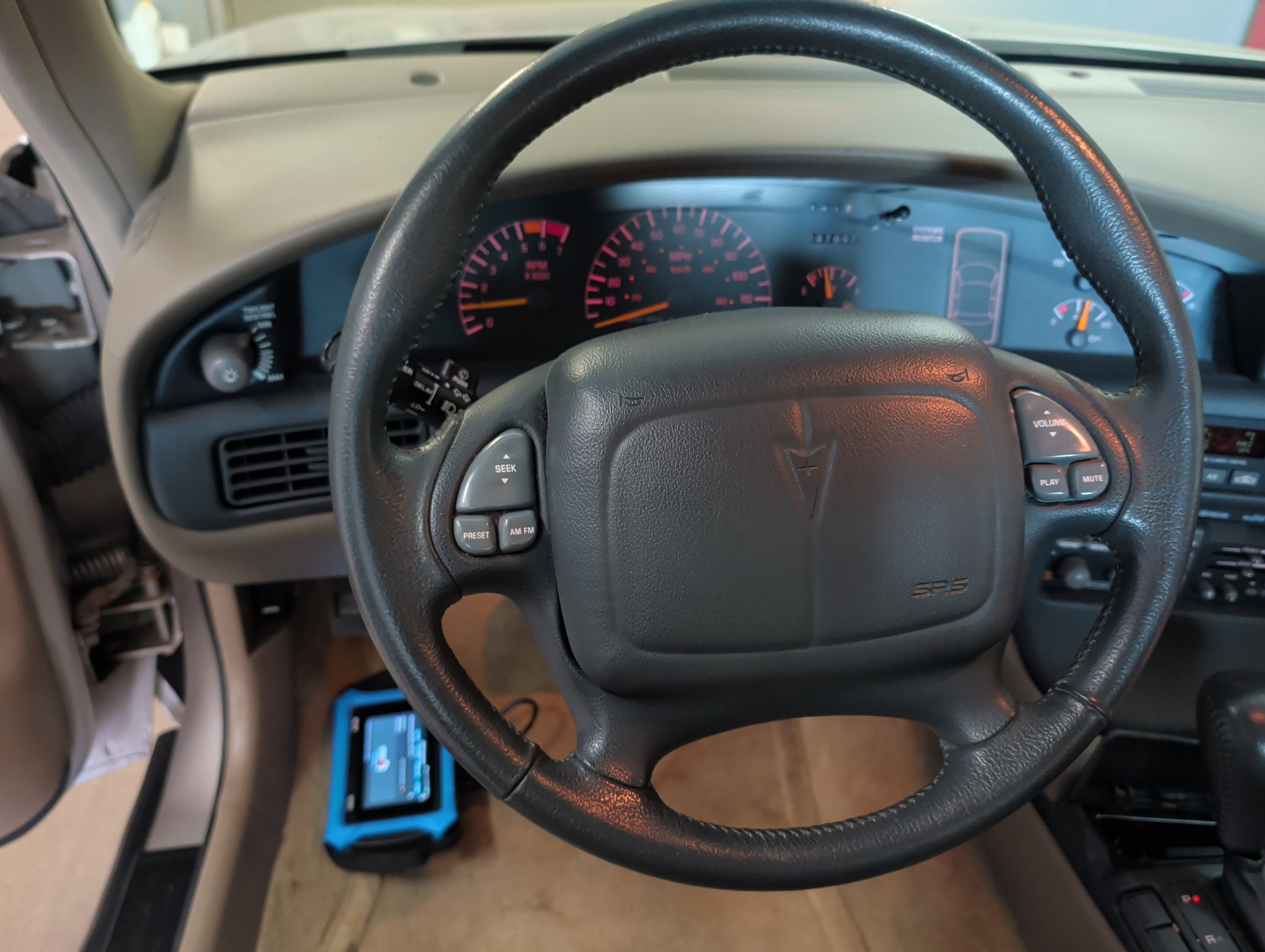 1997 pontiac bonneville se with 97947 miles for sale near elk-river, minnesota 106415_36_steering_wheel.jpg