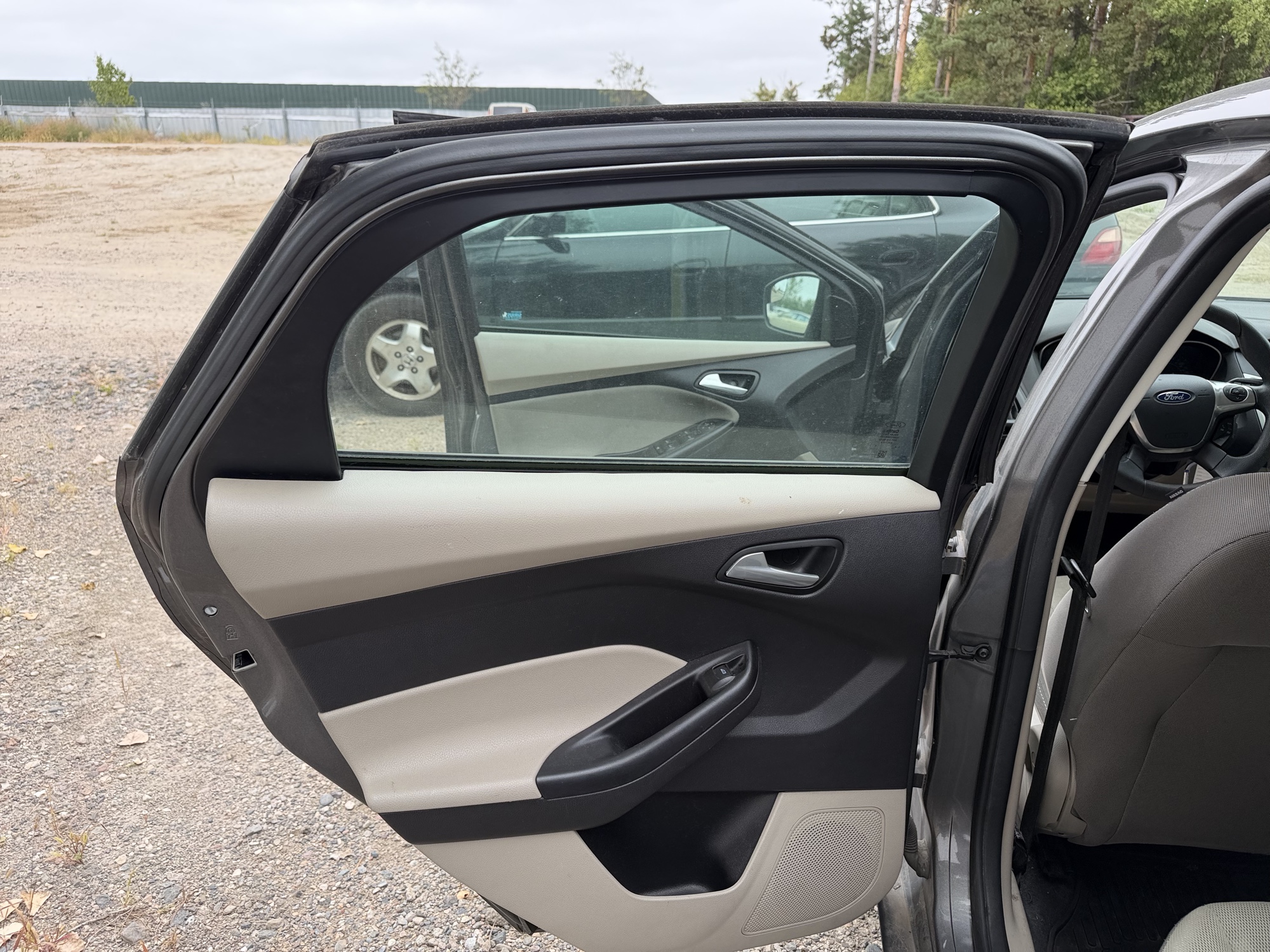 2012 ford focus se with 200341 miles for sale near elk-river, minnesota 106416_25_drv_rear_door_panel.jpg