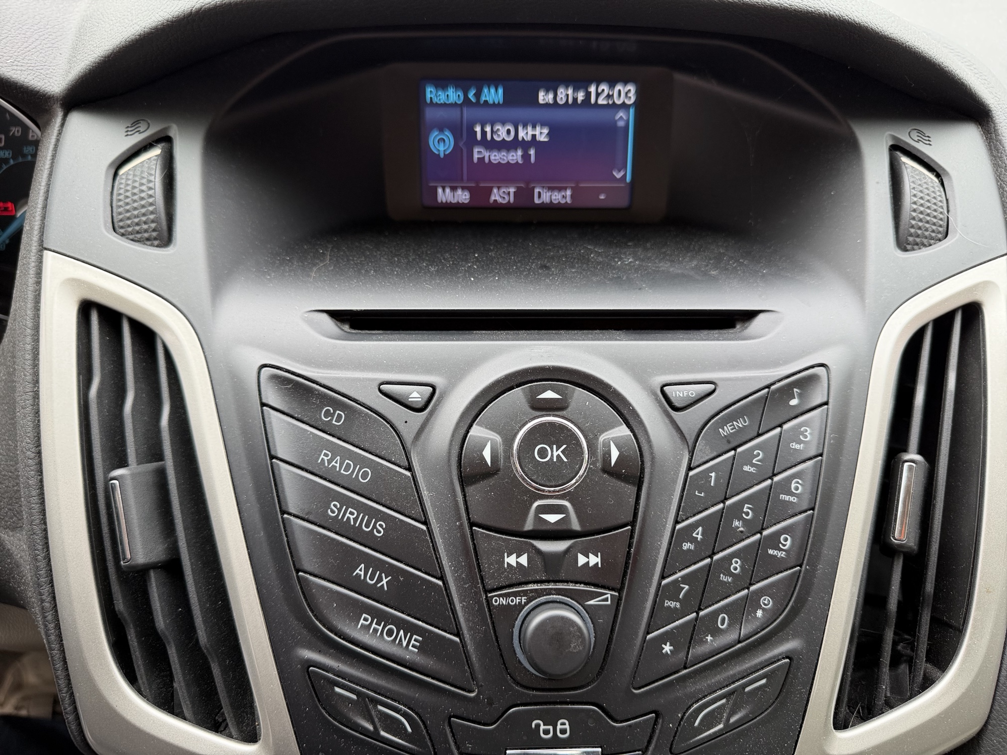 2012 ford focus se with 200341 miles for sale near elk-river, minnesota 106416_39_radio_closeup.jpg