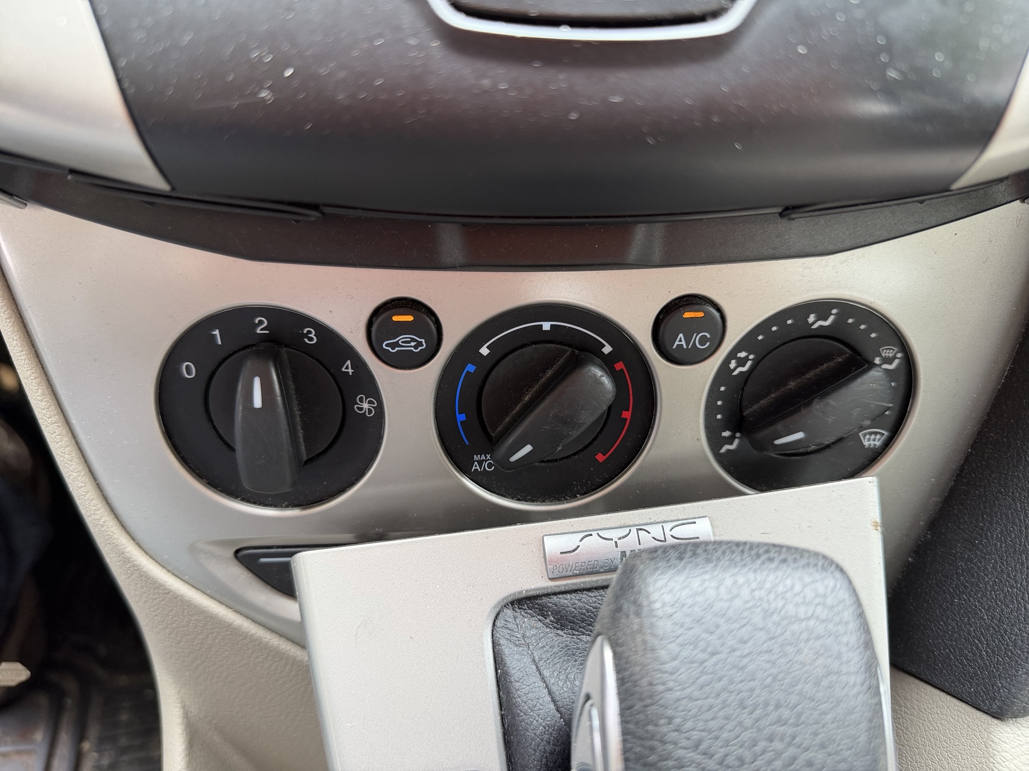 2012 ford focus se with 200341 miles for sale near elk-river, minnesota 106416_40_climate_control.jpg