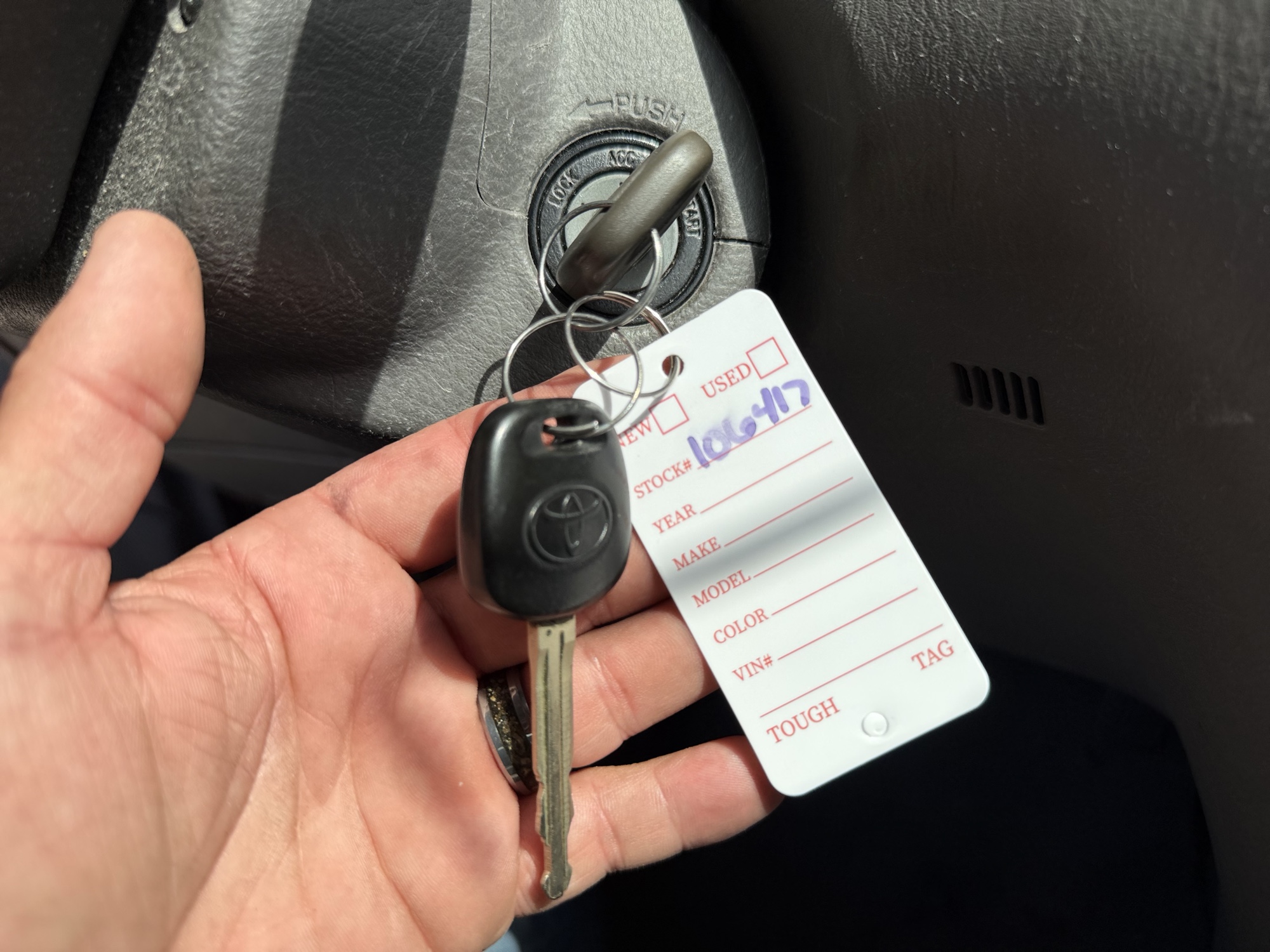 2007 toyota corolla ce with 165644 miles for sale near elk-river, minnesota 106417_51_keys.jpg
