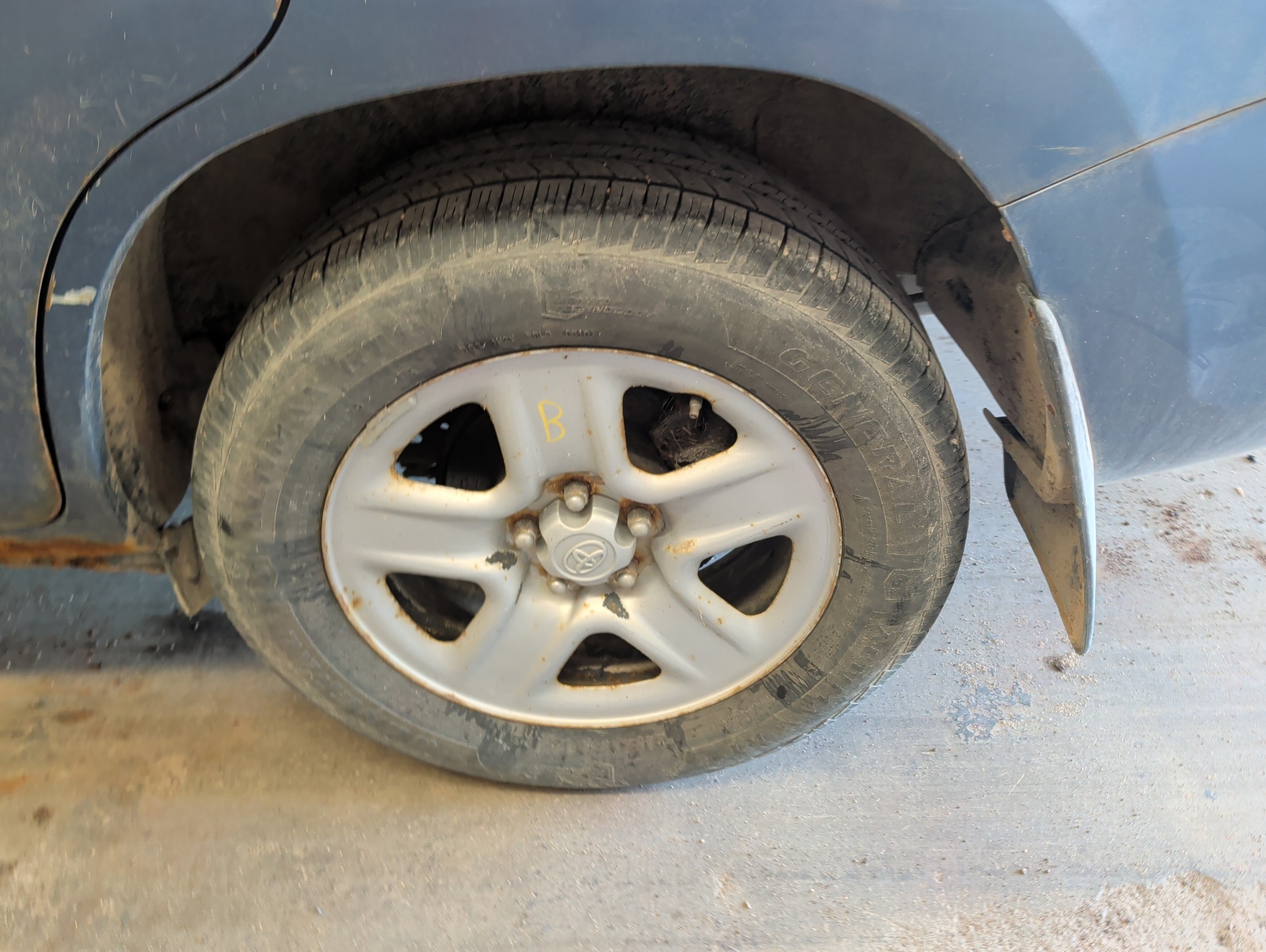 2007 toyota rav4 base-i4-4wd with 228184 miles for sale near elk-river, minnesota 106419_13_rear_drv_wheel.jpg
