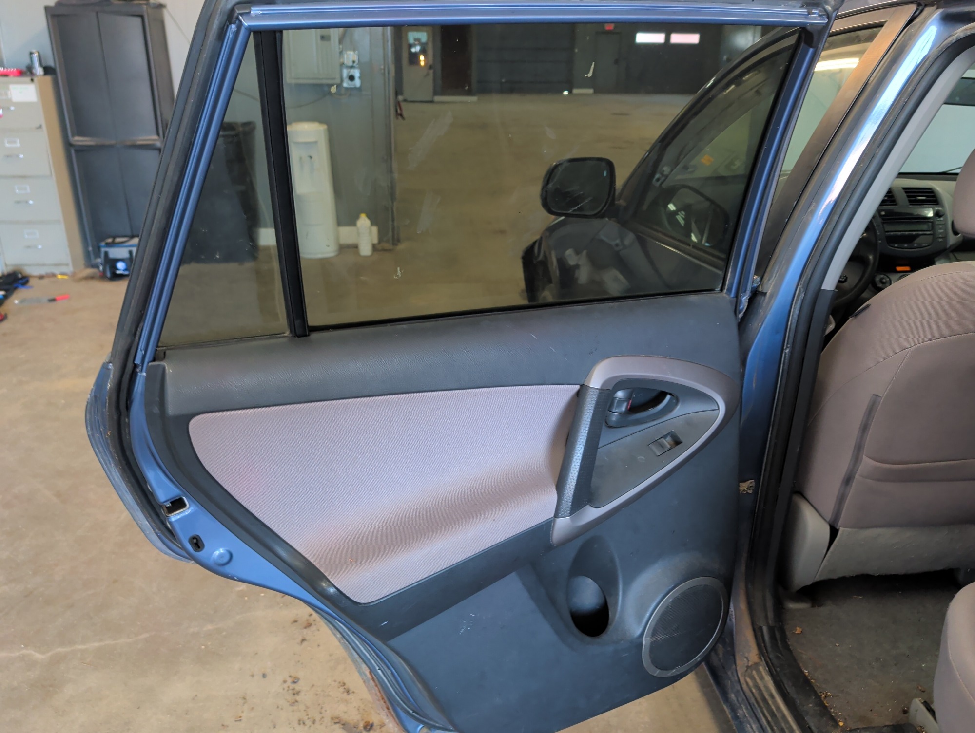 2007 toyota rav4 base-i4-4wd with 228184 miles for sale near elk-river, minnesota 106419_25_drv_rear_door_panel.jpg
