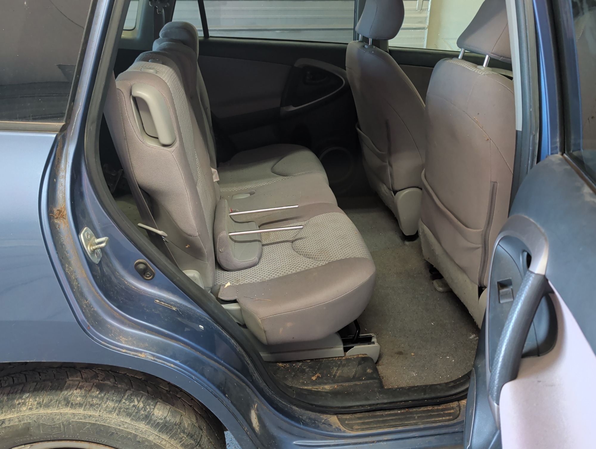 2007 toyota rav4 base-i4-4wd with 228184 miles for sale near elk-river, minnesota 106419_28_pass_rear_seat.jpg