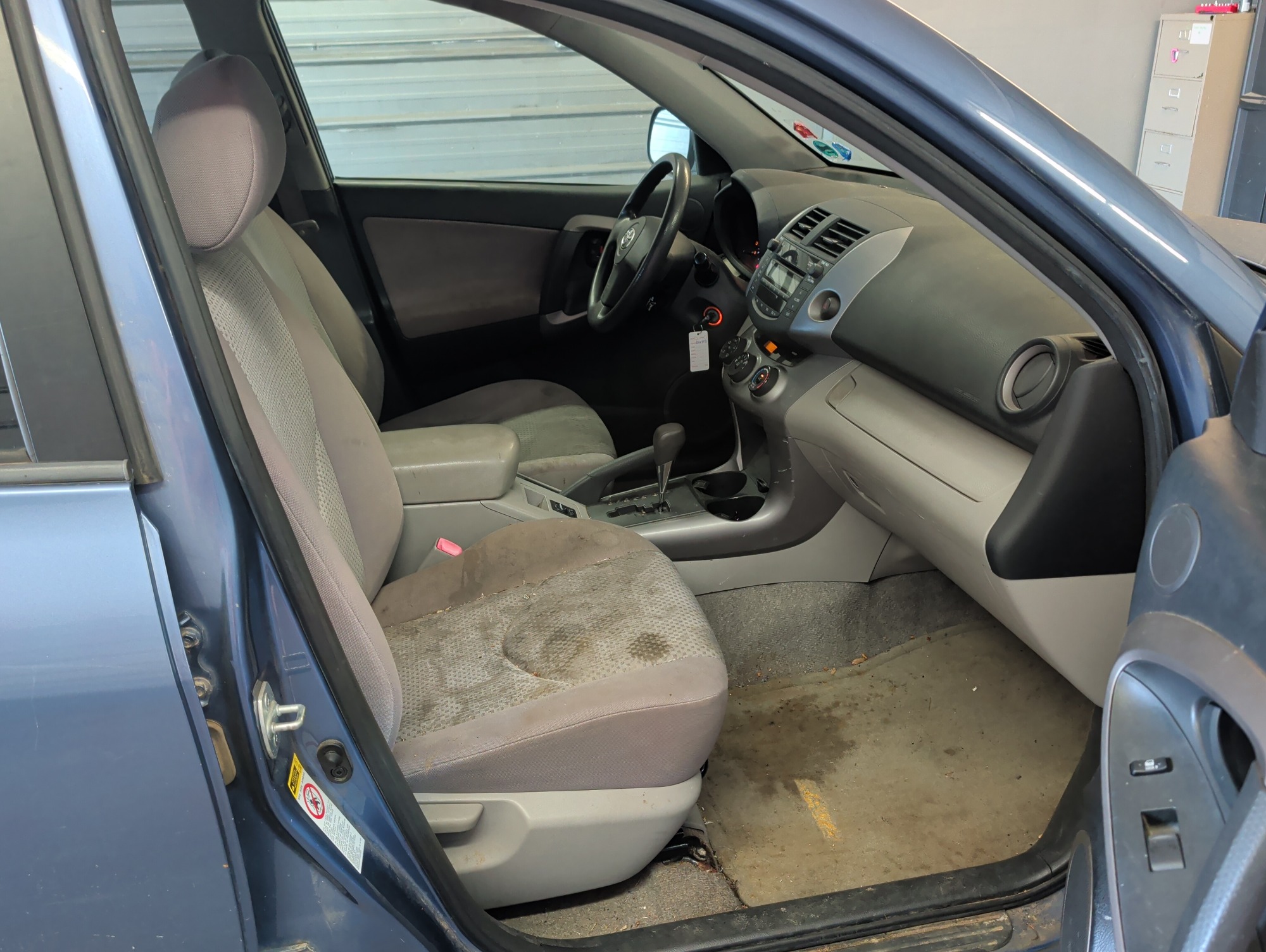 2007 toyota rav4 base-i4-4wd with 228184 miles for sale near elk-river, minnesota 106419_31_passenger_seat.jpg