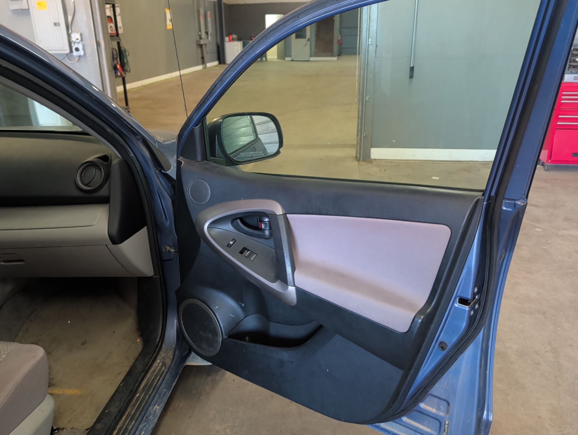 2007 toyota rav4 base-i4-4wd with 228184 miles for sale near elk-river, minnesota 106419_32_passenger_door_panel.jpg
