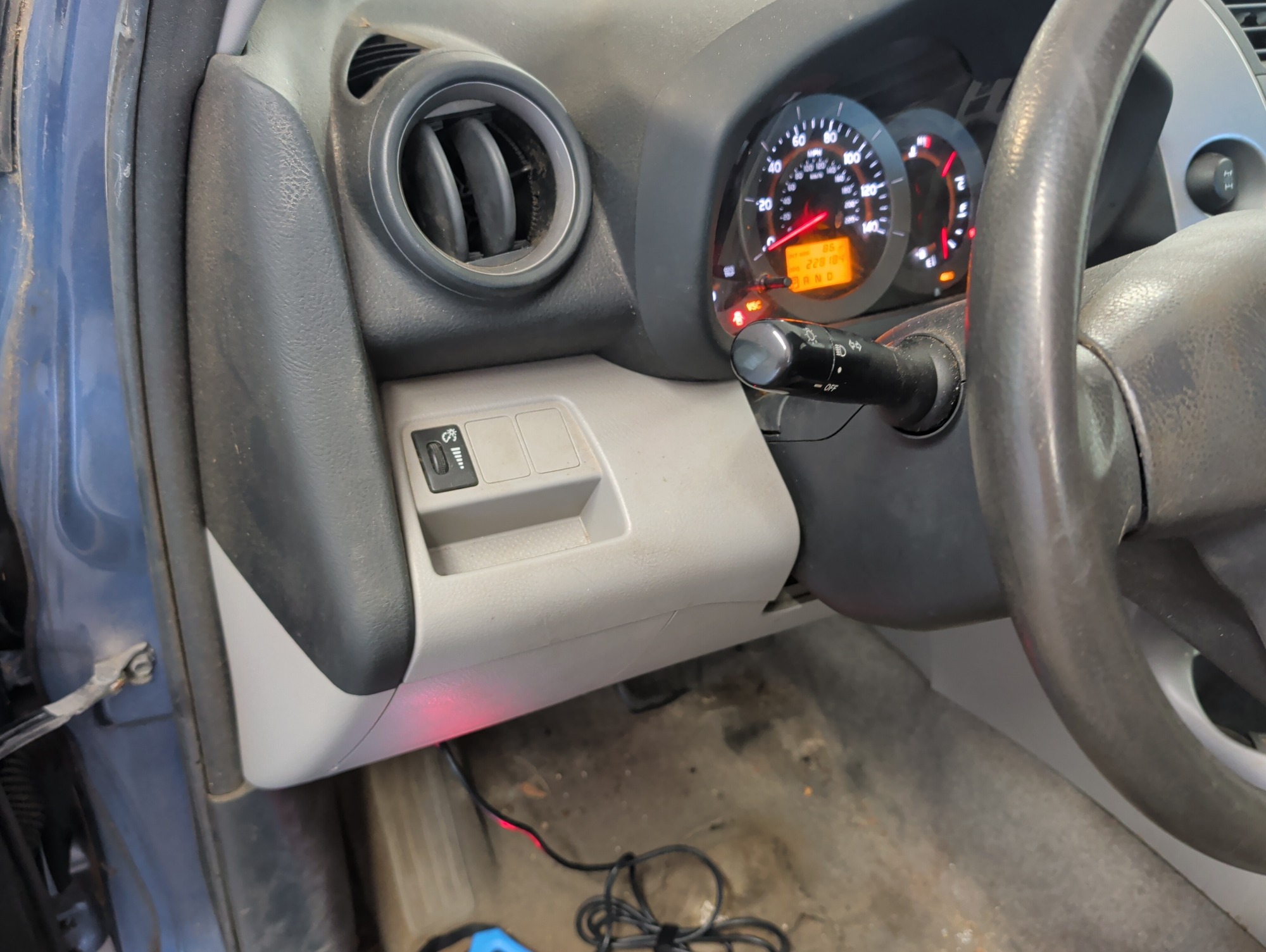 2007 toyota rav4 base-i4-4wd with 228184 miles for sale near elk-river, minnesota 106419_37_left_of_steering_wheel.jpg