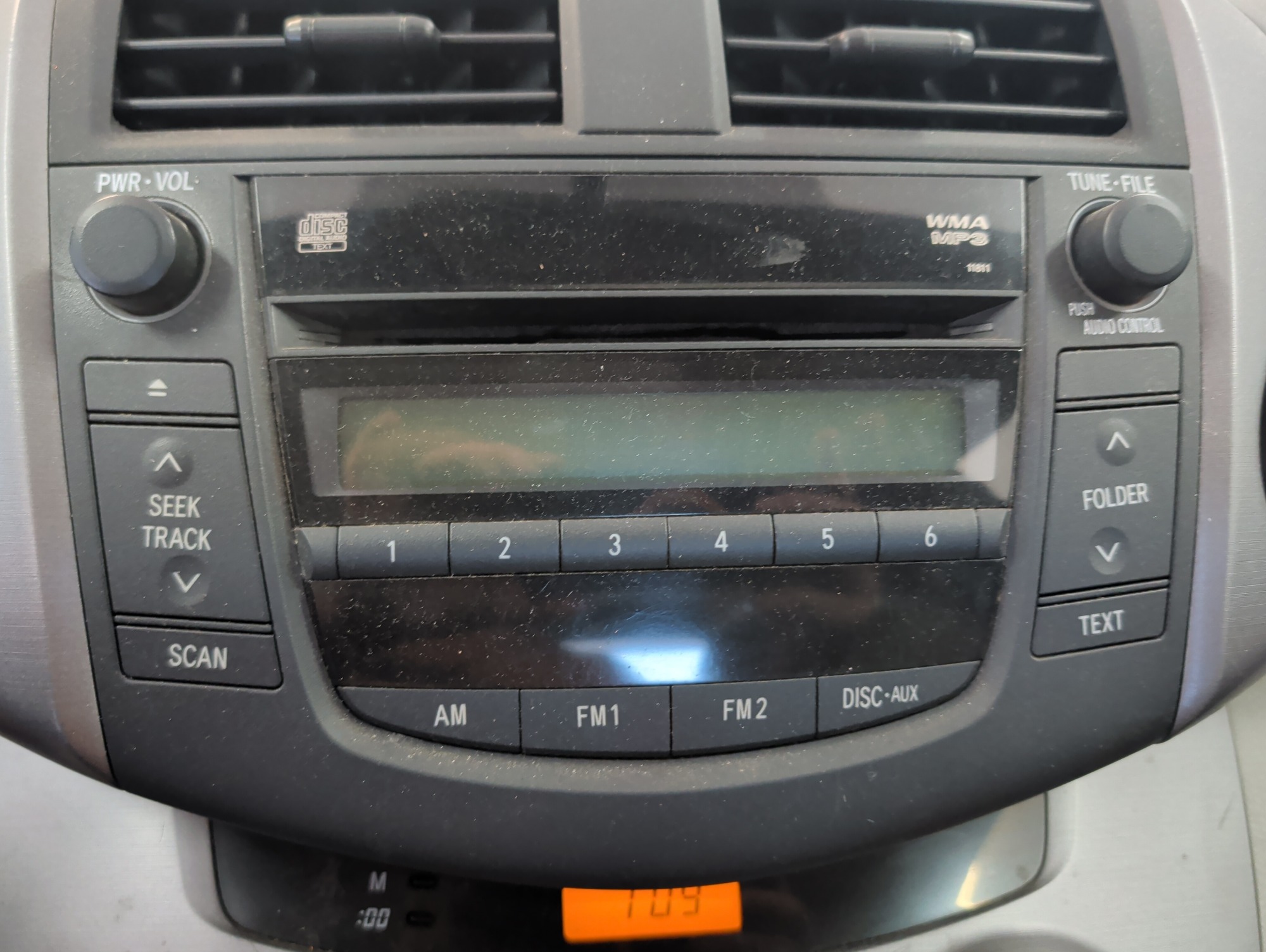 2007 toyota rav4 base-i4-4wd with 228184 miles for sale near elk-river, minnesota 106419_39_radio_closeup.jpg
