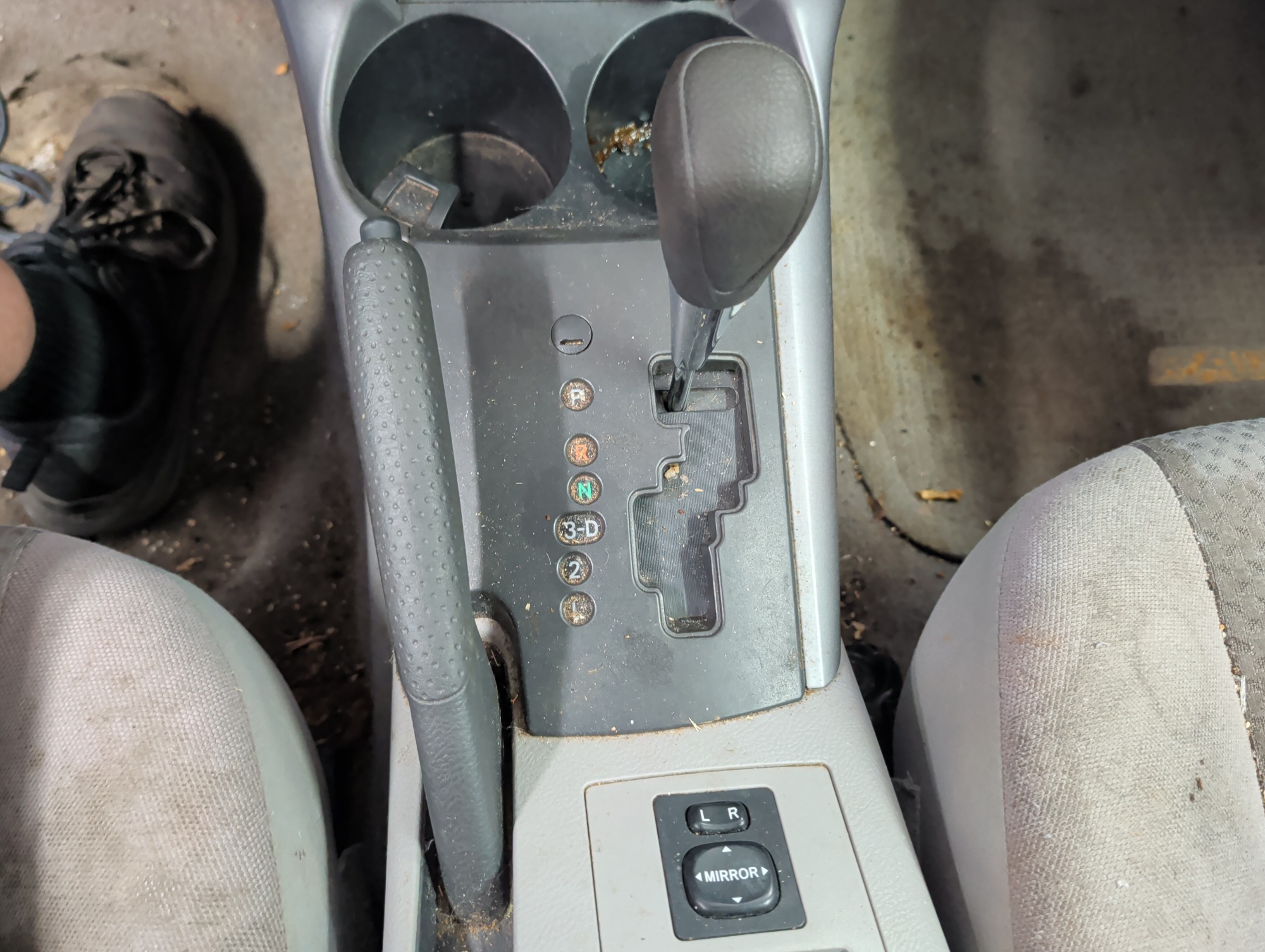 2007 toyota rav4 base-i4-4wd with 228184 miles for sale near elk-river, minnesota 106419_41_shifter.jpg