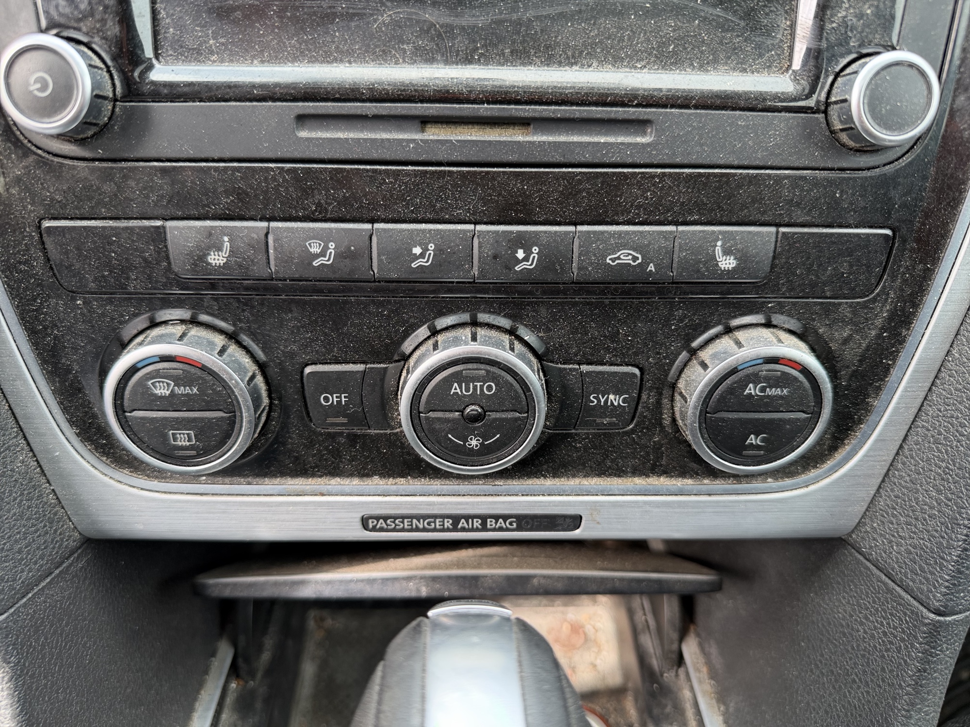 2012 volkswagen passat with 133891 miles for sale near elk-river, minnesota 106420_40_climate_control.jpg