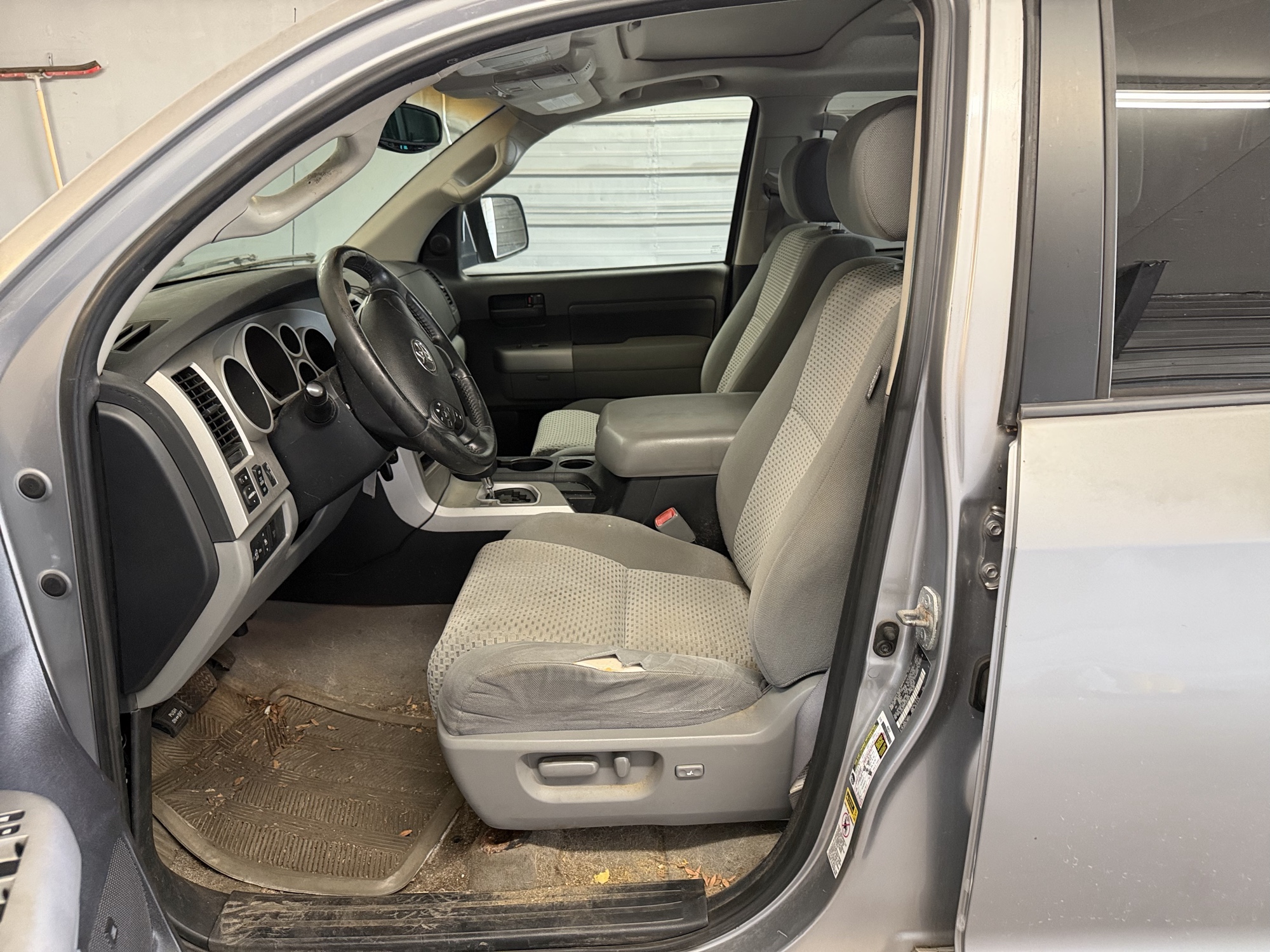 2007 toyota tundra with 155237 miles for sale near elk-river, minnesota 106421_22_driver_seat.jpg