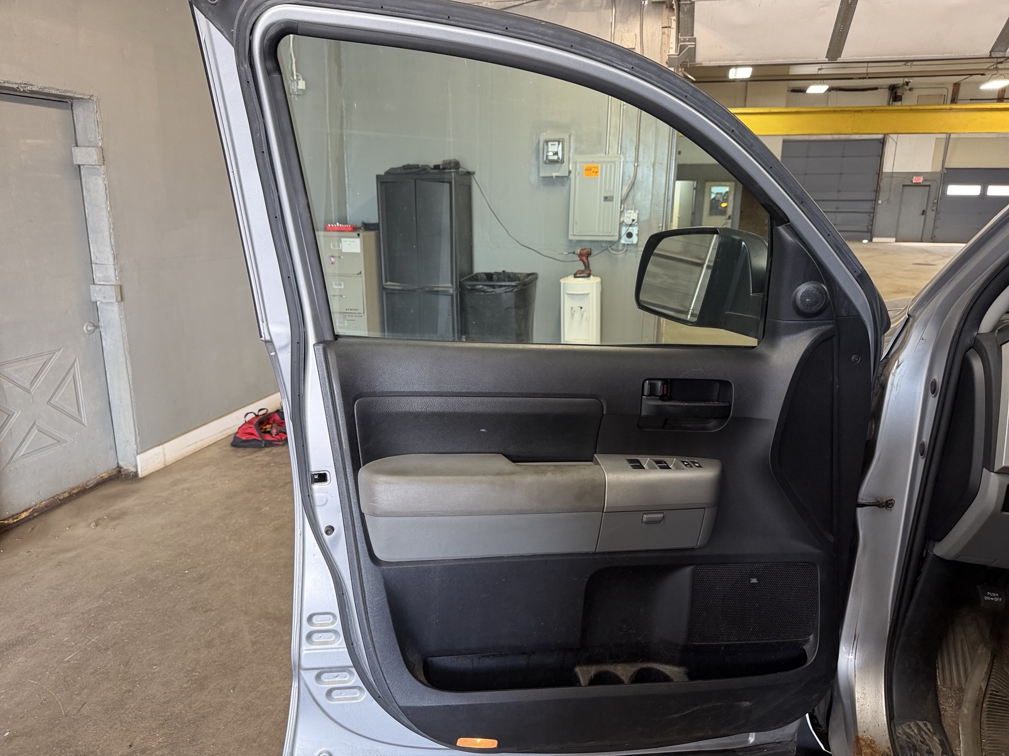 2007 toyota tundra with 155237 miles for sale near elk-river, minnesota 106421_23_driver_door_panel.jpg