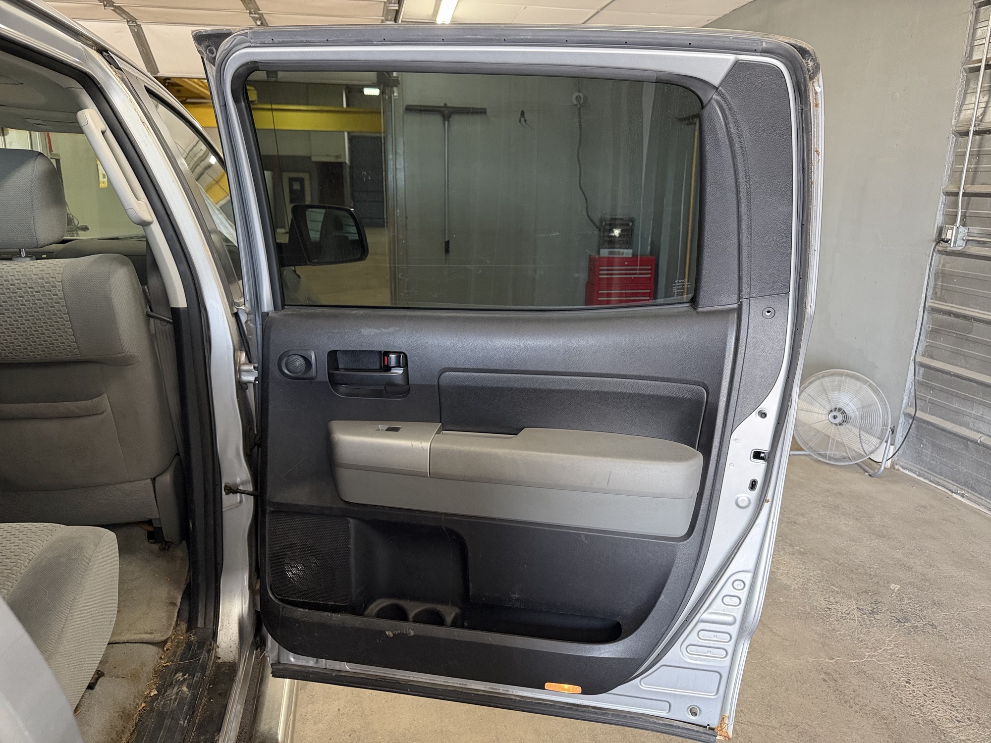 2007 toyota tundra with 155237 miles for sale near elk-river, minnesota 106421_30_pass_rear_door_panel.jpg