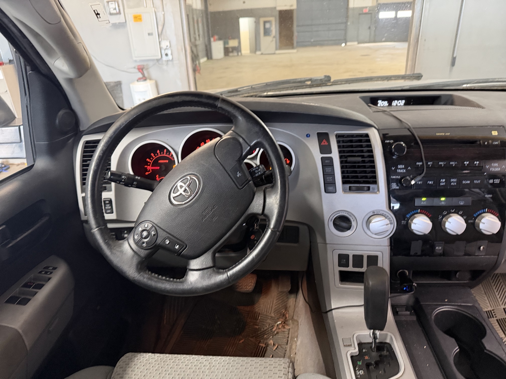 2007 toyota tundra with 155237 miles for sale near elk-river, minnesota 106421_33_dash_from_driver.jpg