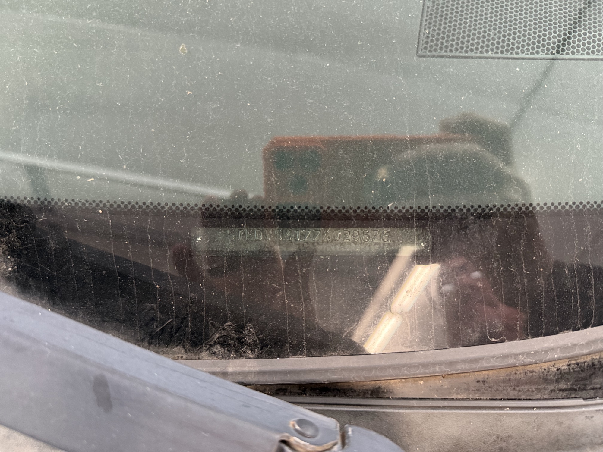 2007 toyota tundra with 155237 miles for sale near elk-river, minnesota 106421_48_windshield_vin_plate.jpg