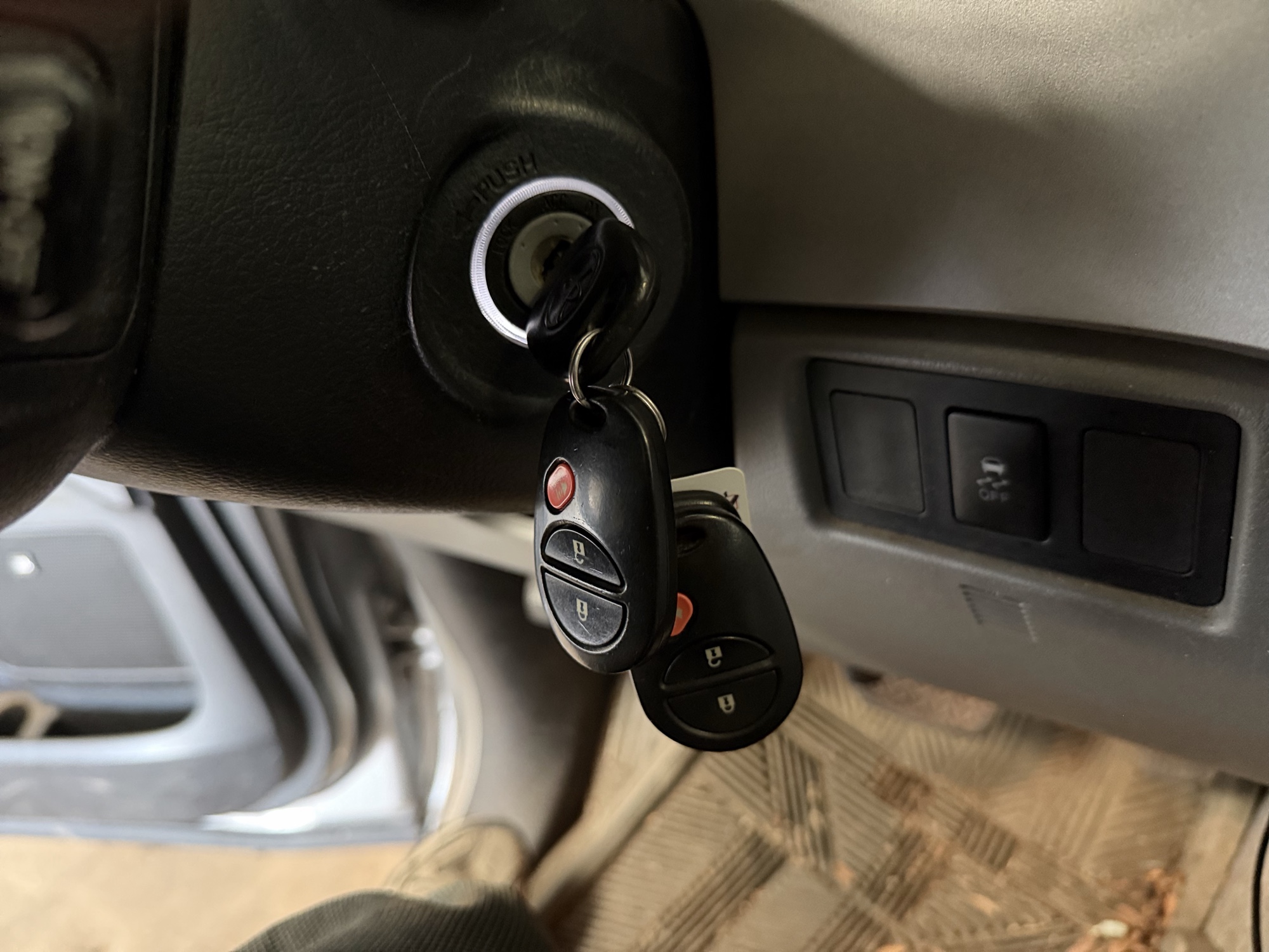 2007 toyota tundra with 155237 miles for sale near elk-river, minnesota 106421_51_keys.jpg