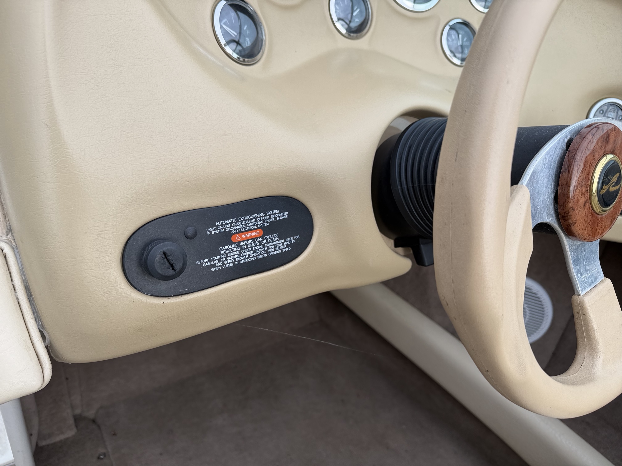 2000 sea-ray boat for sale near elk-river, minnesota 106422_37_left_of_steering_wheel.jpg