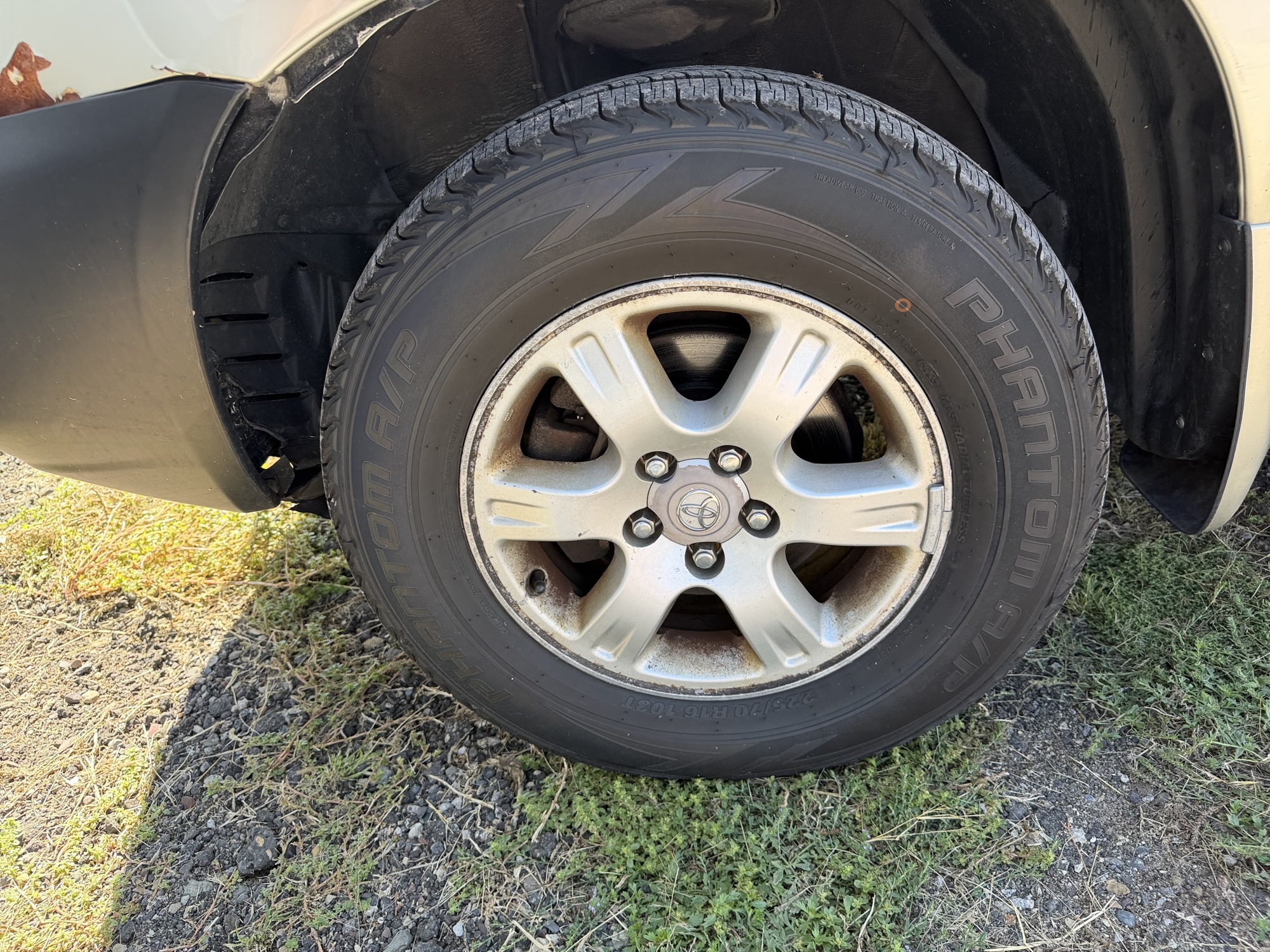 2002 toyota highlander with 215929 miles for sale near elk-river, minnesota 106423_12_drv_front_wheel.jpg