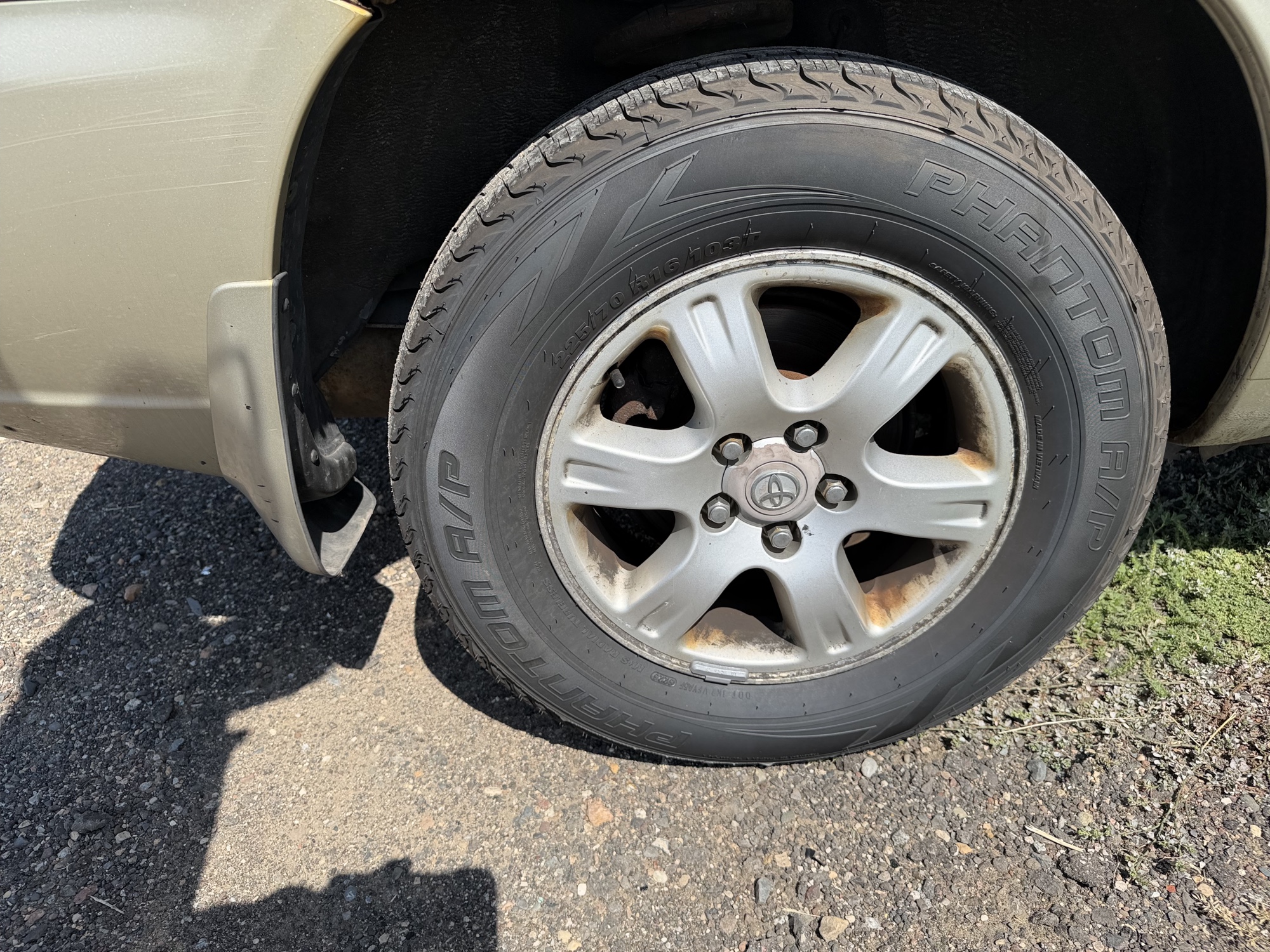 2002 toyota highlander with 215929 miles for sale near elk-river, minnesota 106423_14_rear_pass_wheel.jpg