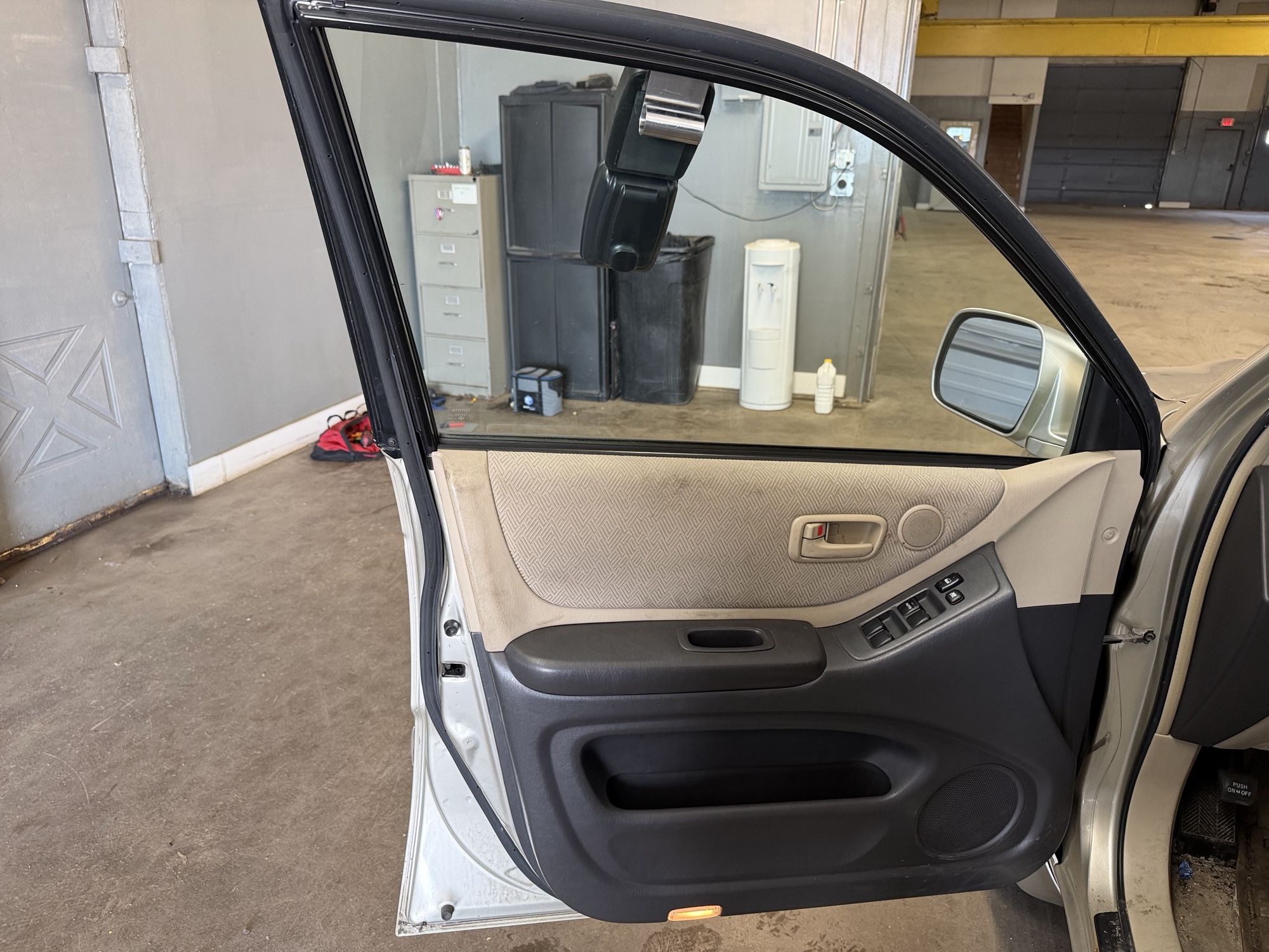 2002 toyota highlander with 215929 miles for sale near elk-river, minnesota 106423_23_driver_door_panel.jpg