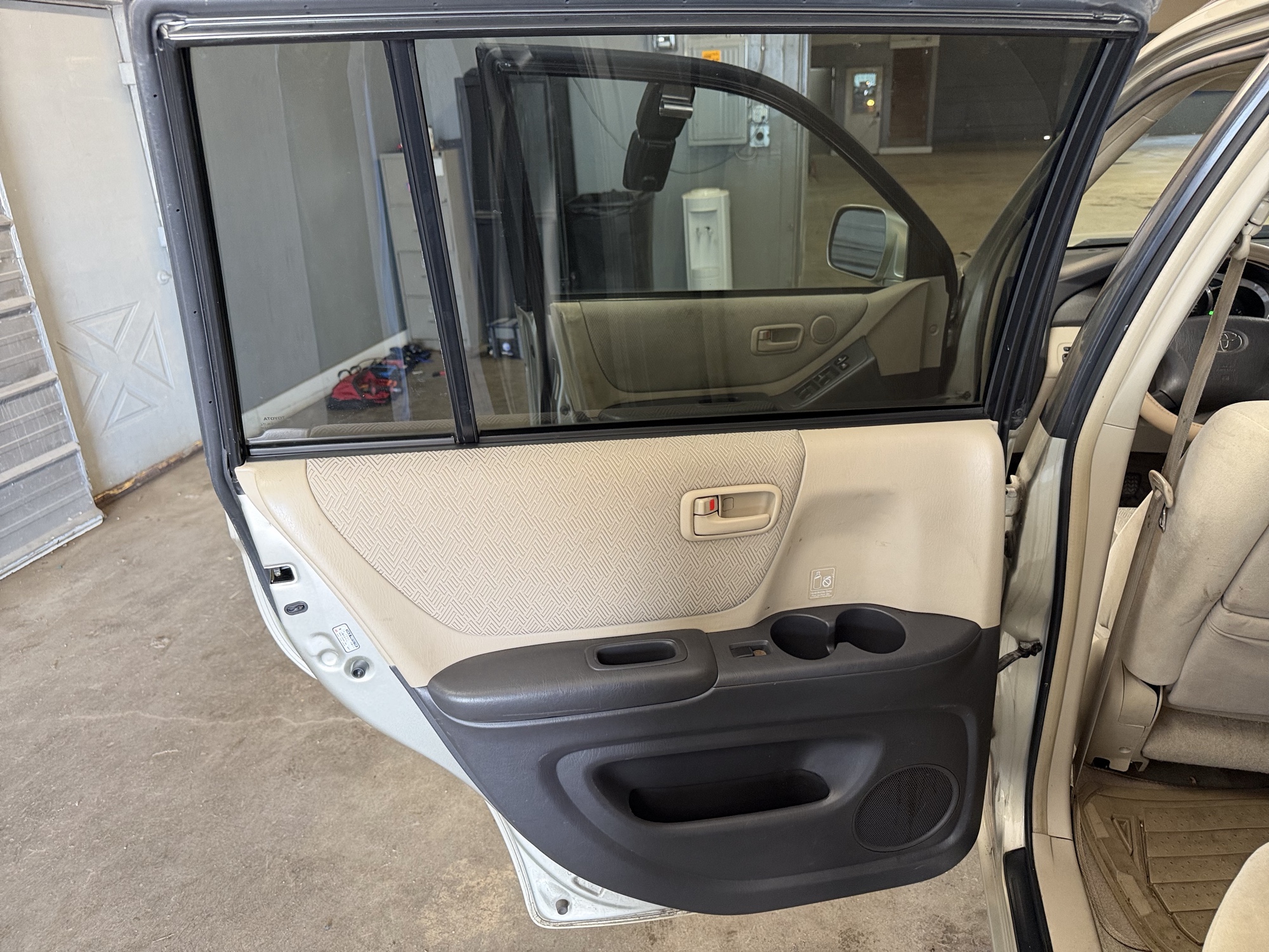 2002 toyota highlander with 215929 miles for sale near elk-river, minnesota 106423_25_drv_rear_door_panel.jpg