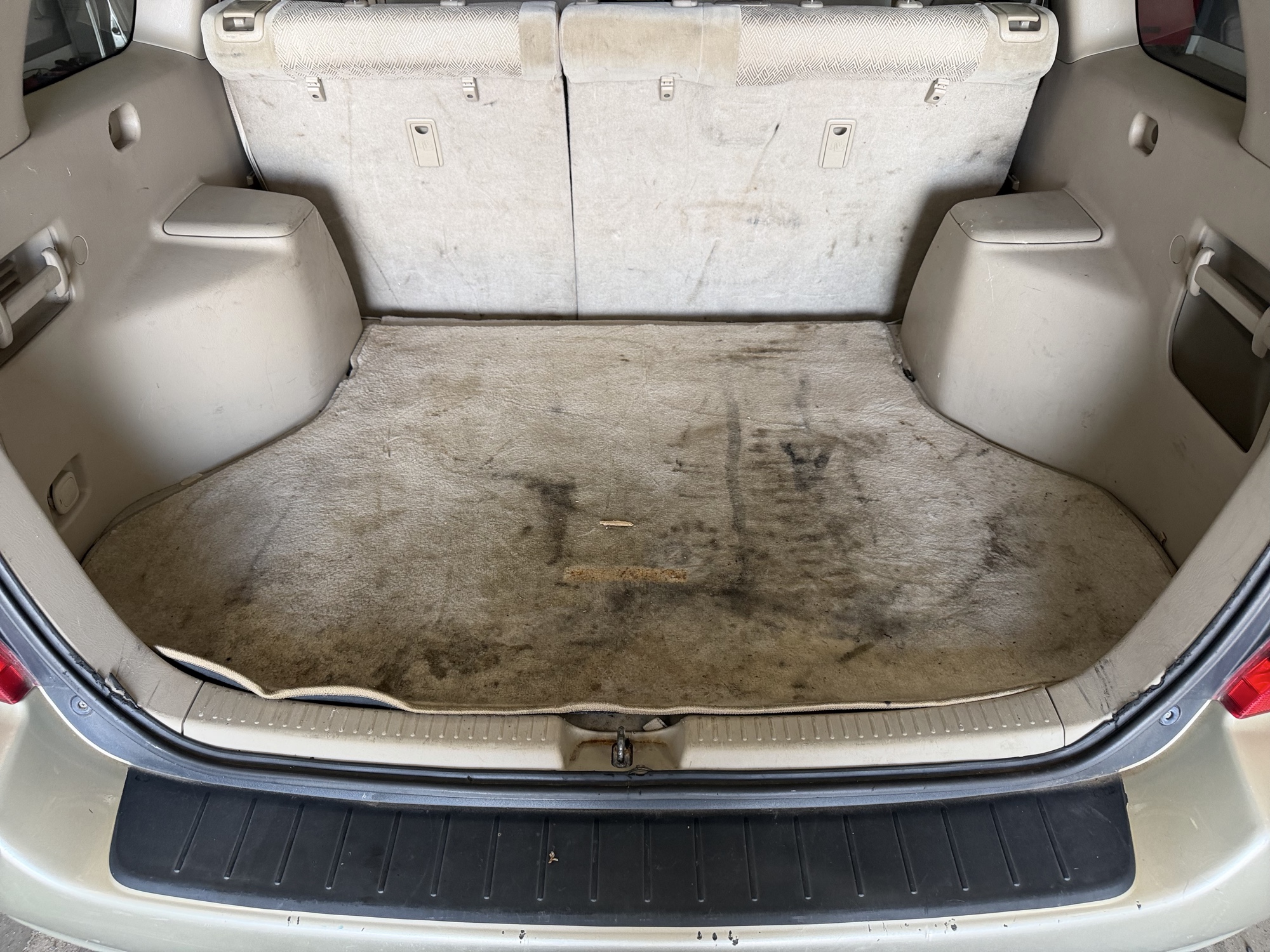 2002 toyota highlander with 215929 miles for sale near elk-river, minnesota 106423_26_trunk.jpg
