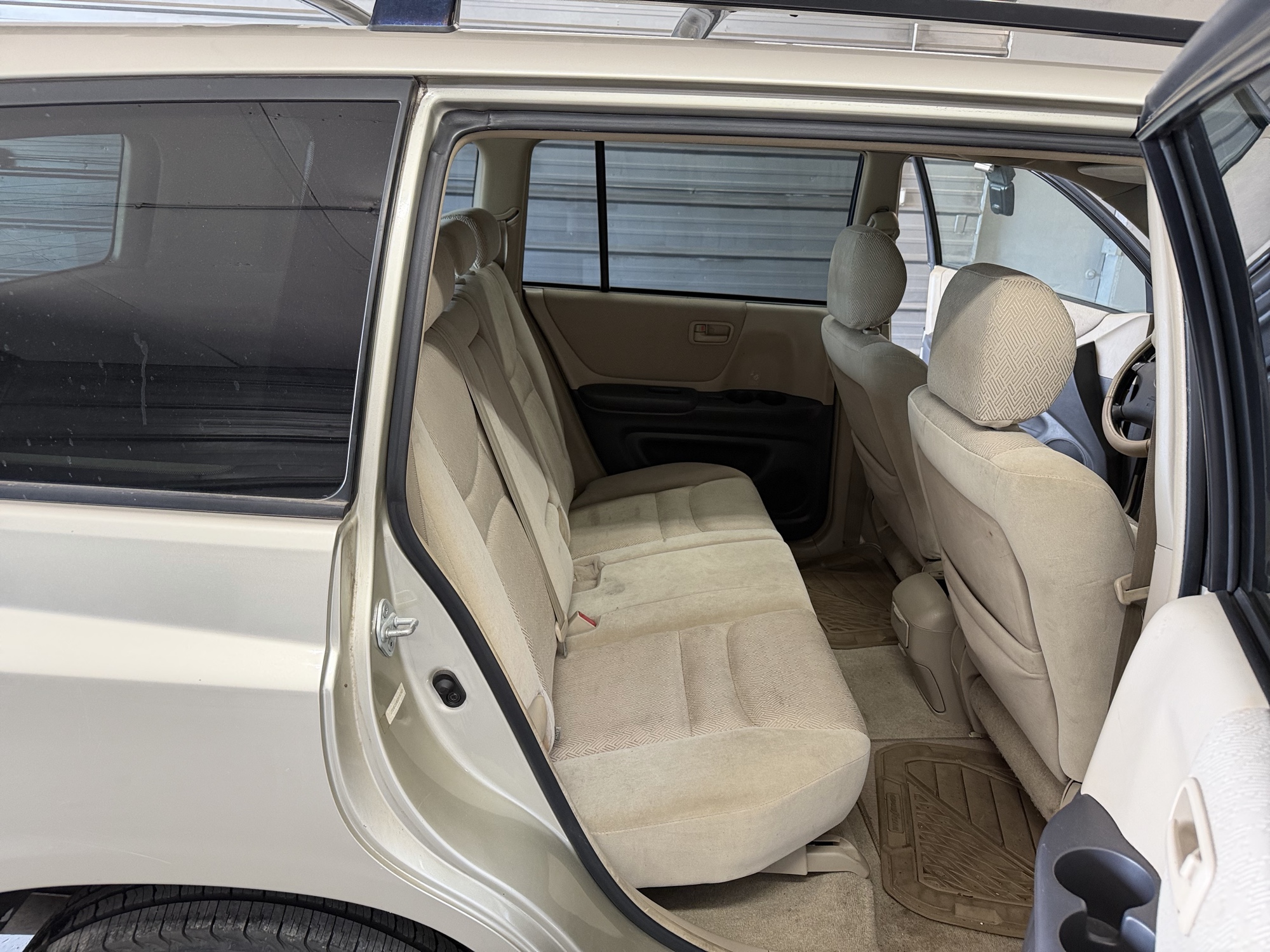 2002 toyota highlander with 215929 miles for sale near elk-river, minnesota 106423_28_pass_rear_seat.jpg