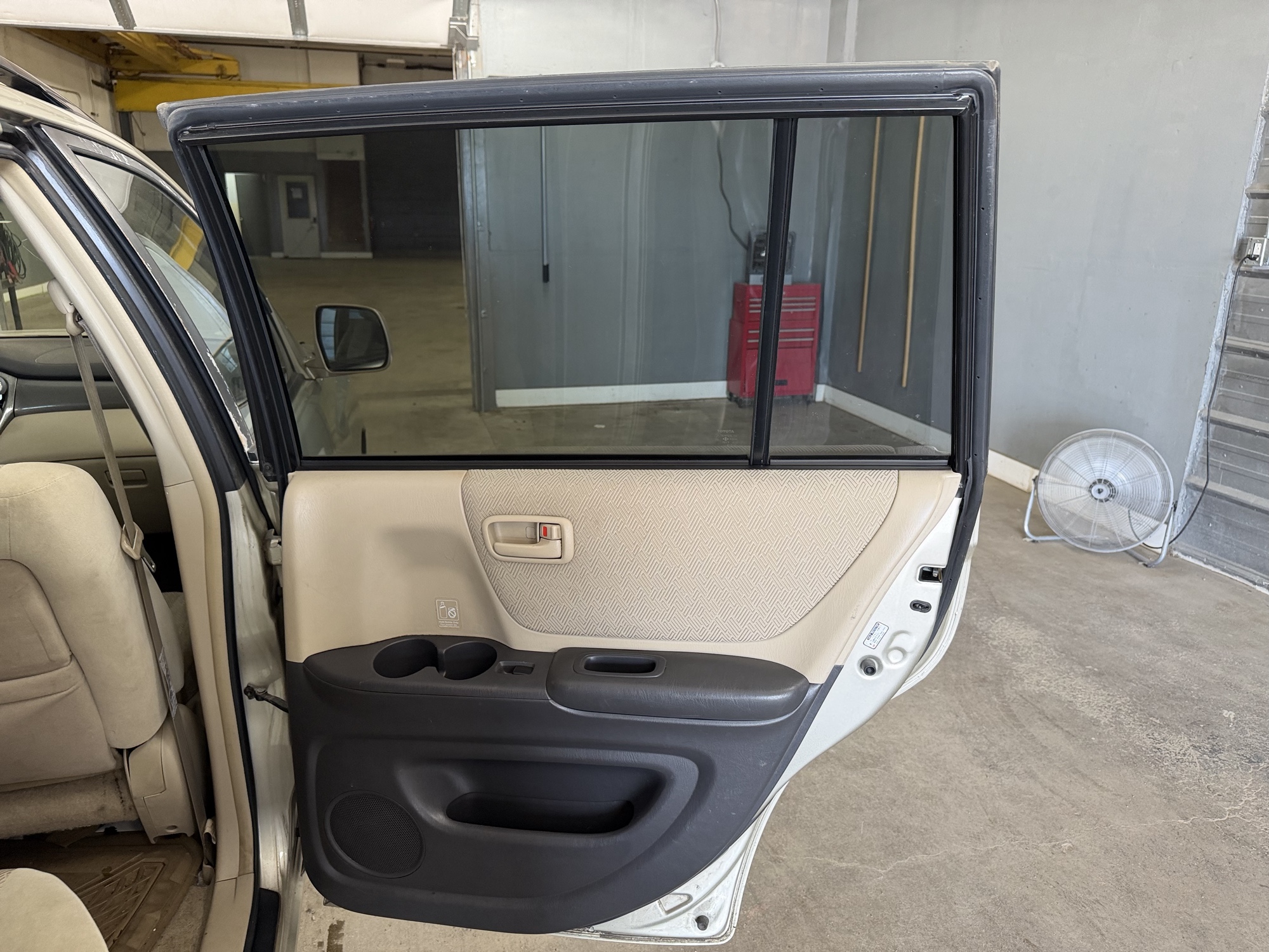 2002 toyota highlander with 215929 miles for sale near elk-river, minnesota 106423_29_third_row_seat.jpg