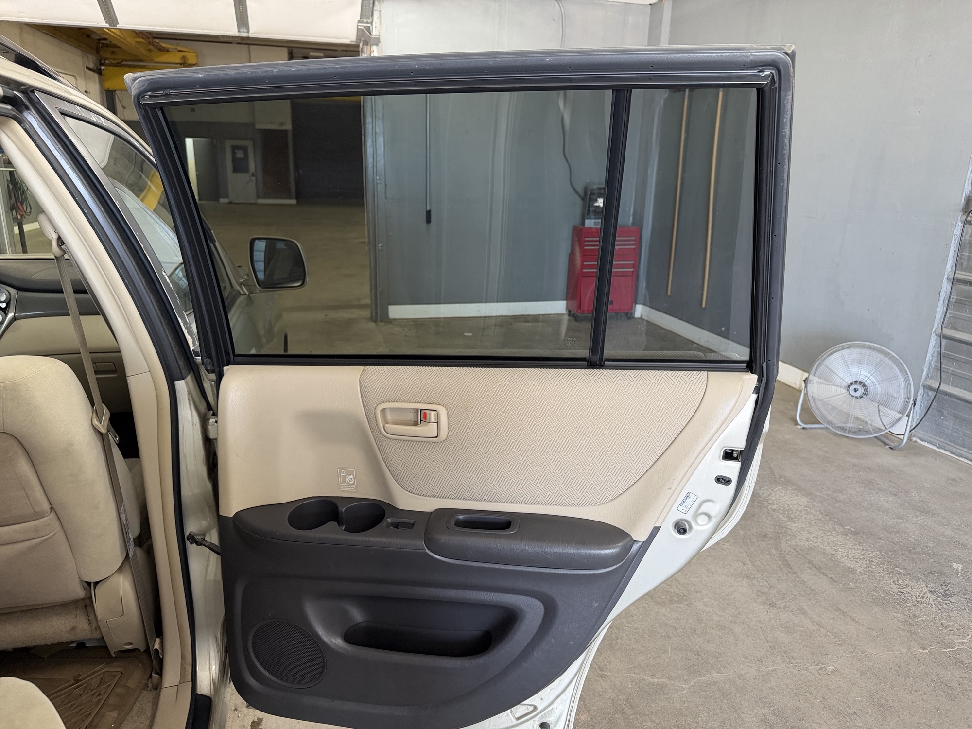 2002 toyota highlander with 215929 miles for sale near elk-river, minnesota 106423_30_pass_rear_door_panel.jpg