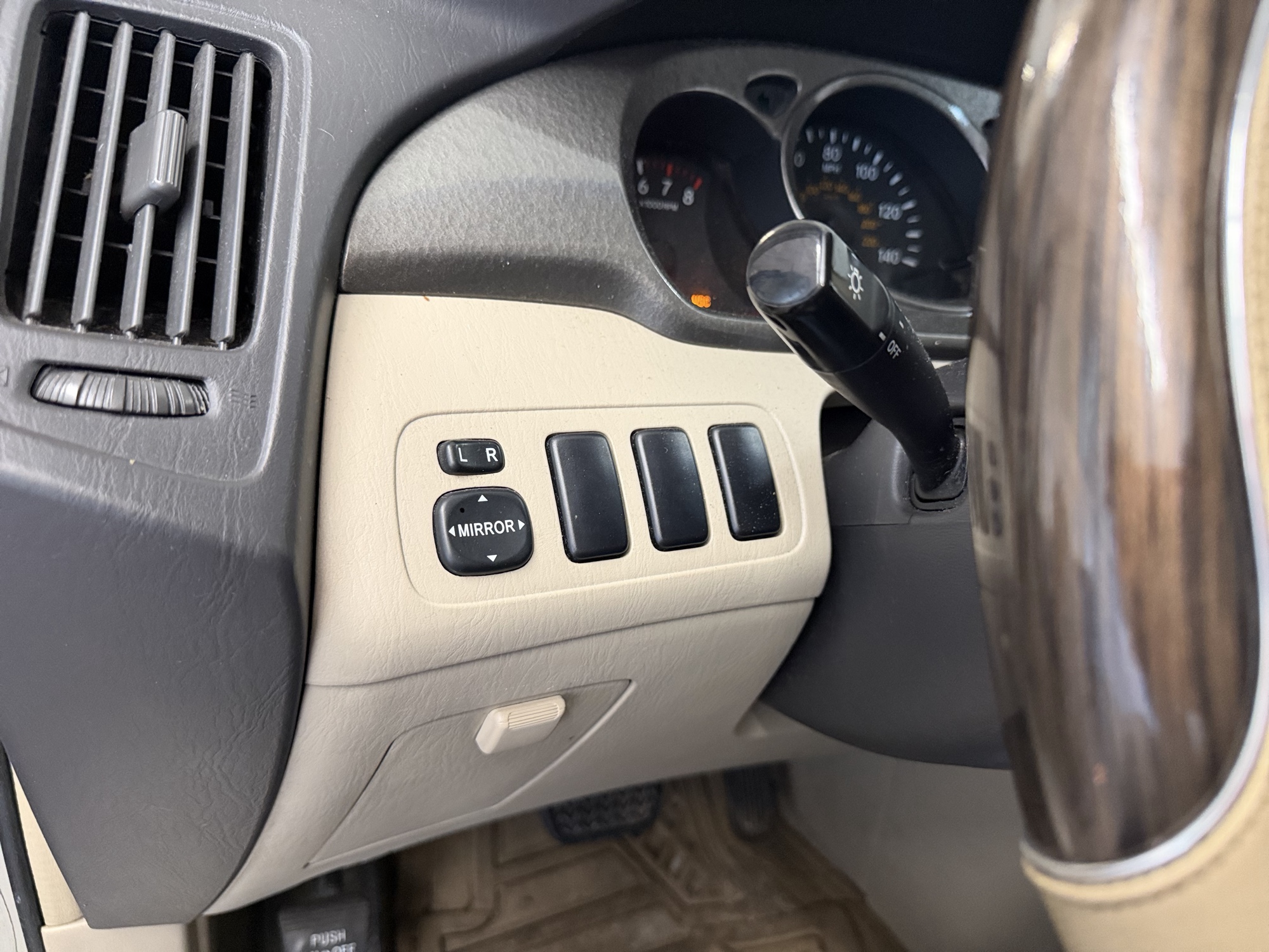 2002 toyota highlander with 215929 miles for sale near elk-river, minnesota 106423_37_left_of_steering_wheel.jpg
