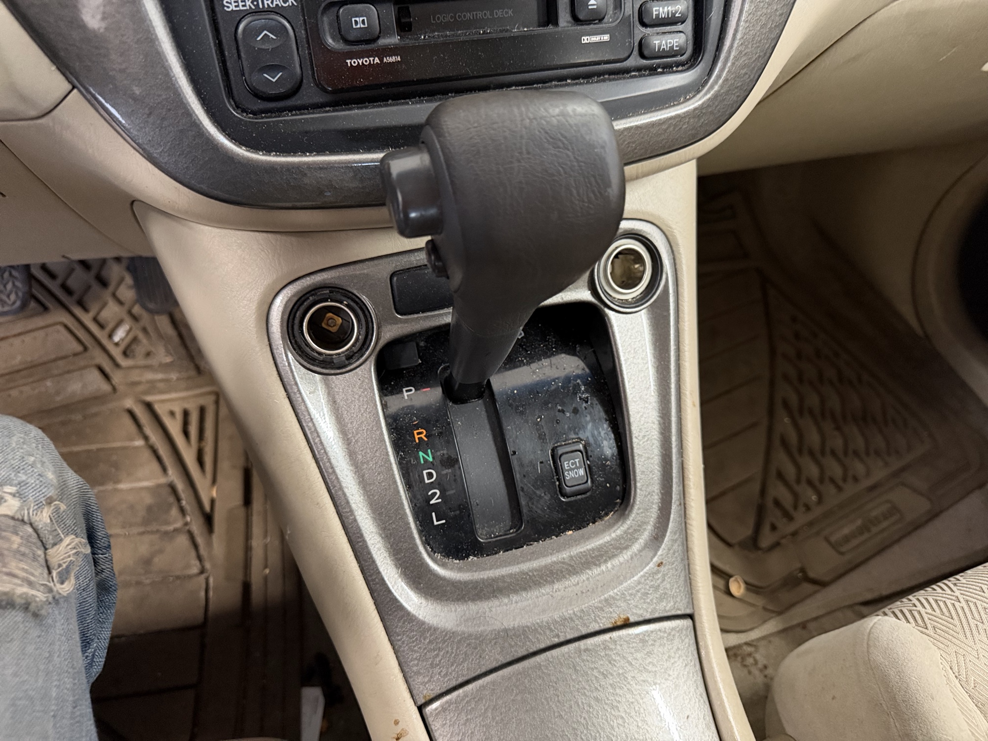 2002 toyota highlander with 215929 miles for sale near elk-river, minnesota 106423_41_shifter.jpg