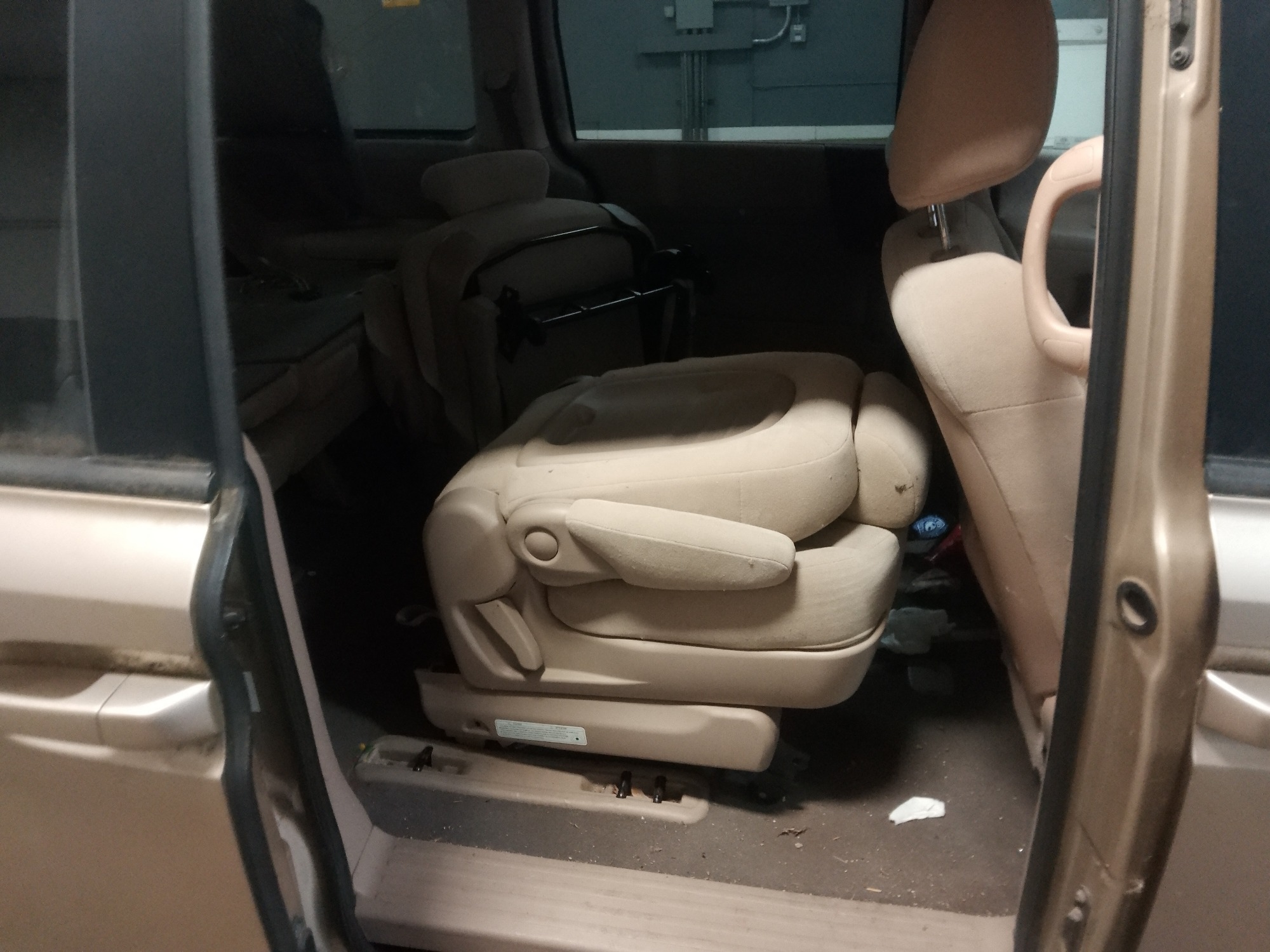 2008 kia sedona ex-lwb with 203148 miles for sale near elk-river, minnesota 106425_28_pass_rear_seat.jpg