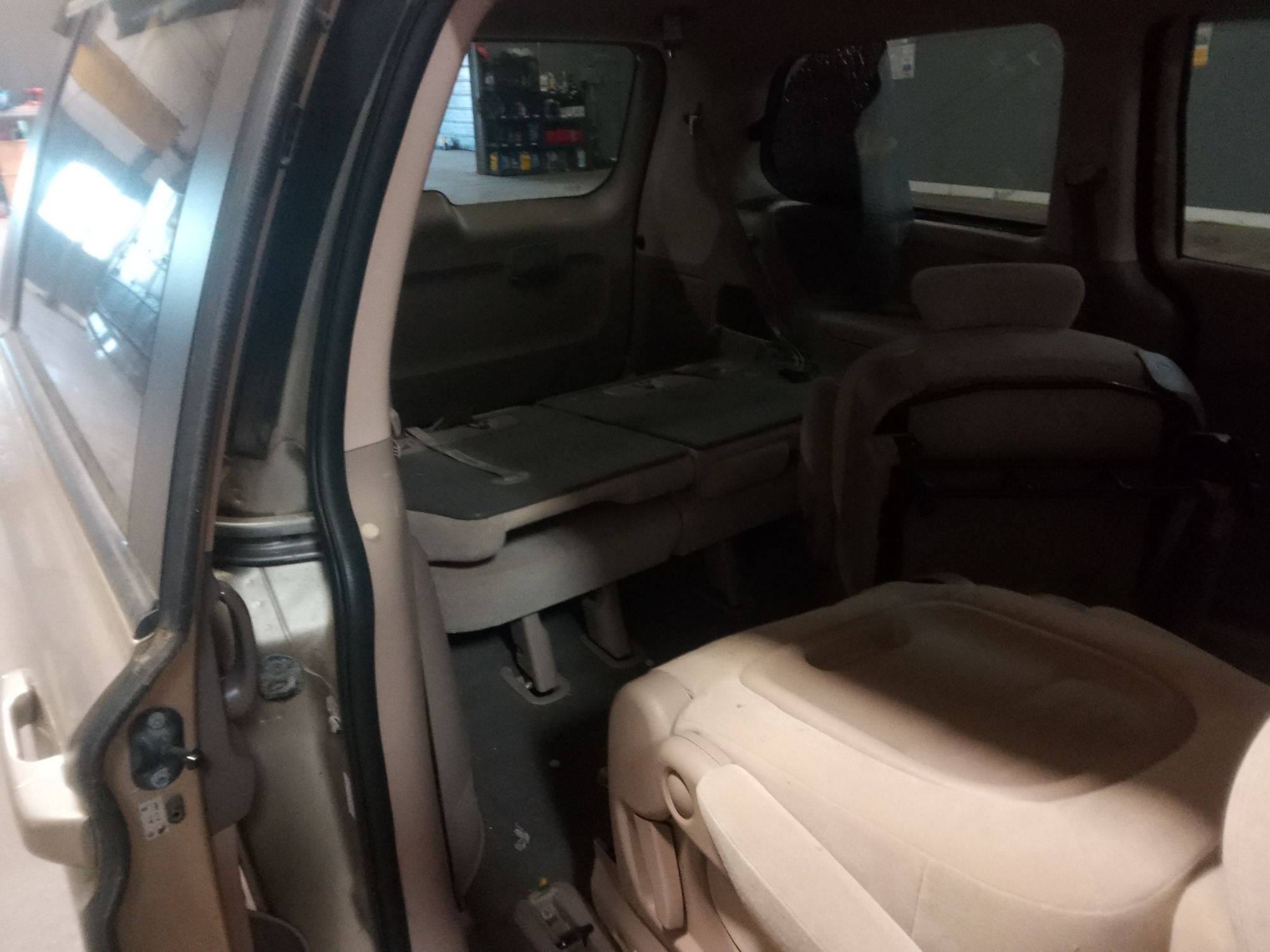 2008 kia sedona ex-lwb with 203148 miles for sale near elk-river, minnesota 106425_29_third_row_seat.jpg