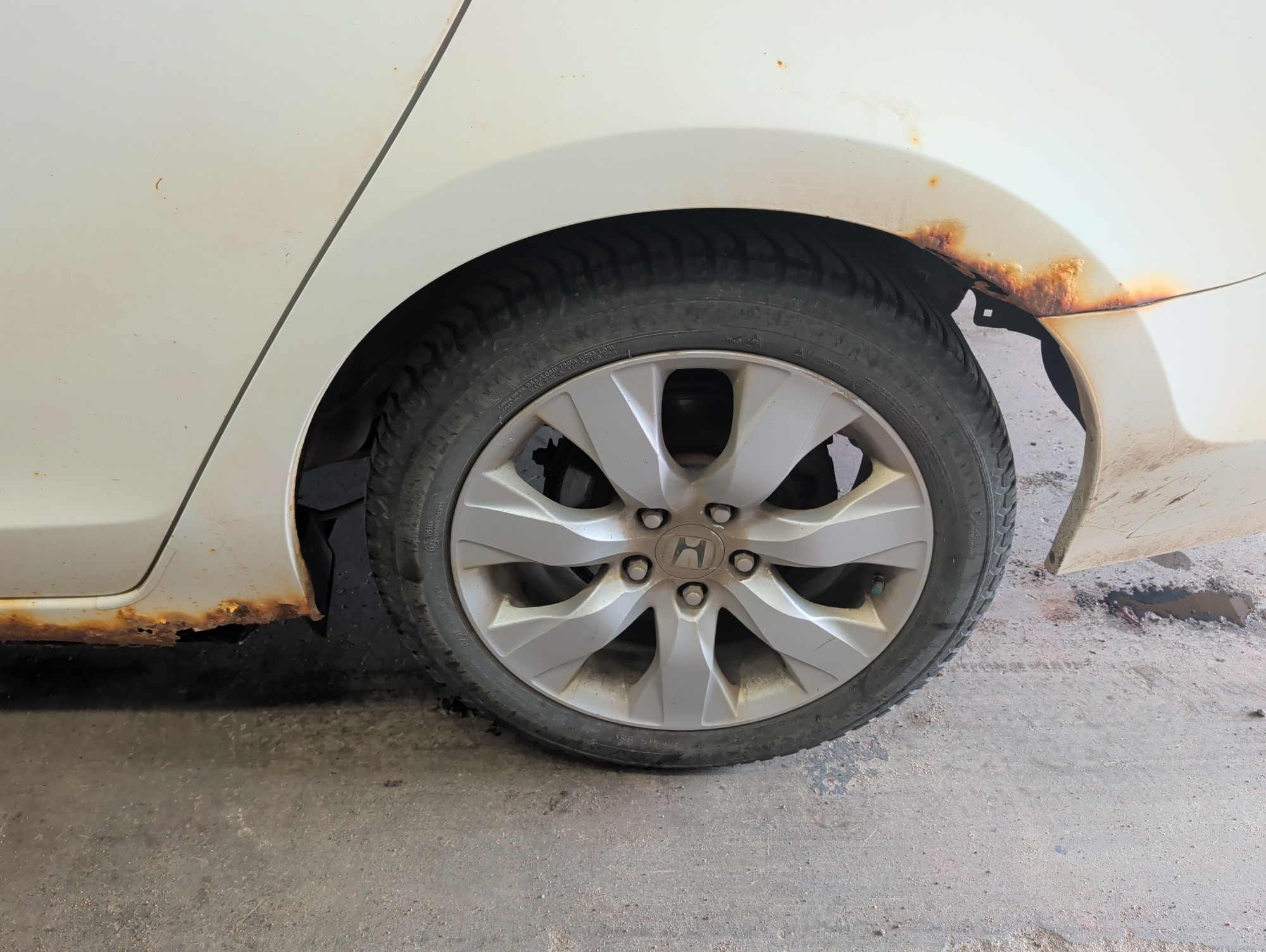 2010 honda accord ex-l-sedan-at with 248021 miles for sale near elk-river, minnesota 106426_13_rear_drv_wheel.jpg