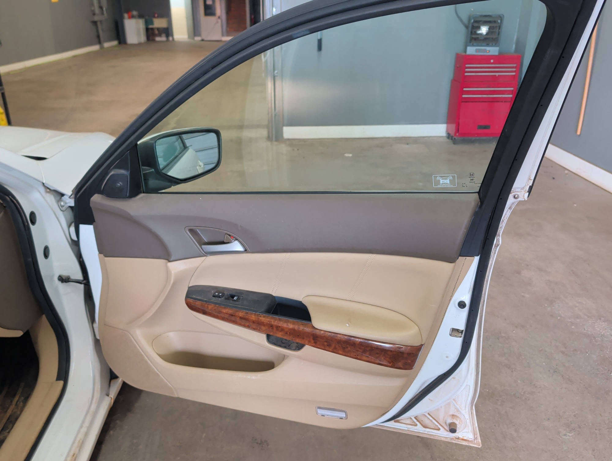 2010 honda accord ex-l-sedan-at with 248021 miles for sale near elk-river, minnesota 106426_32_passenger_door_panel.jpg