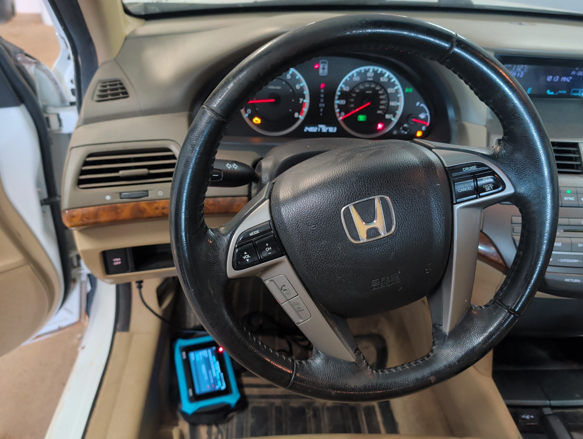 2010 honda accord ex-l-sedan-at with 248021 miles for sale near elk-river, minnesota 106426_36_steering_wheel.jpg