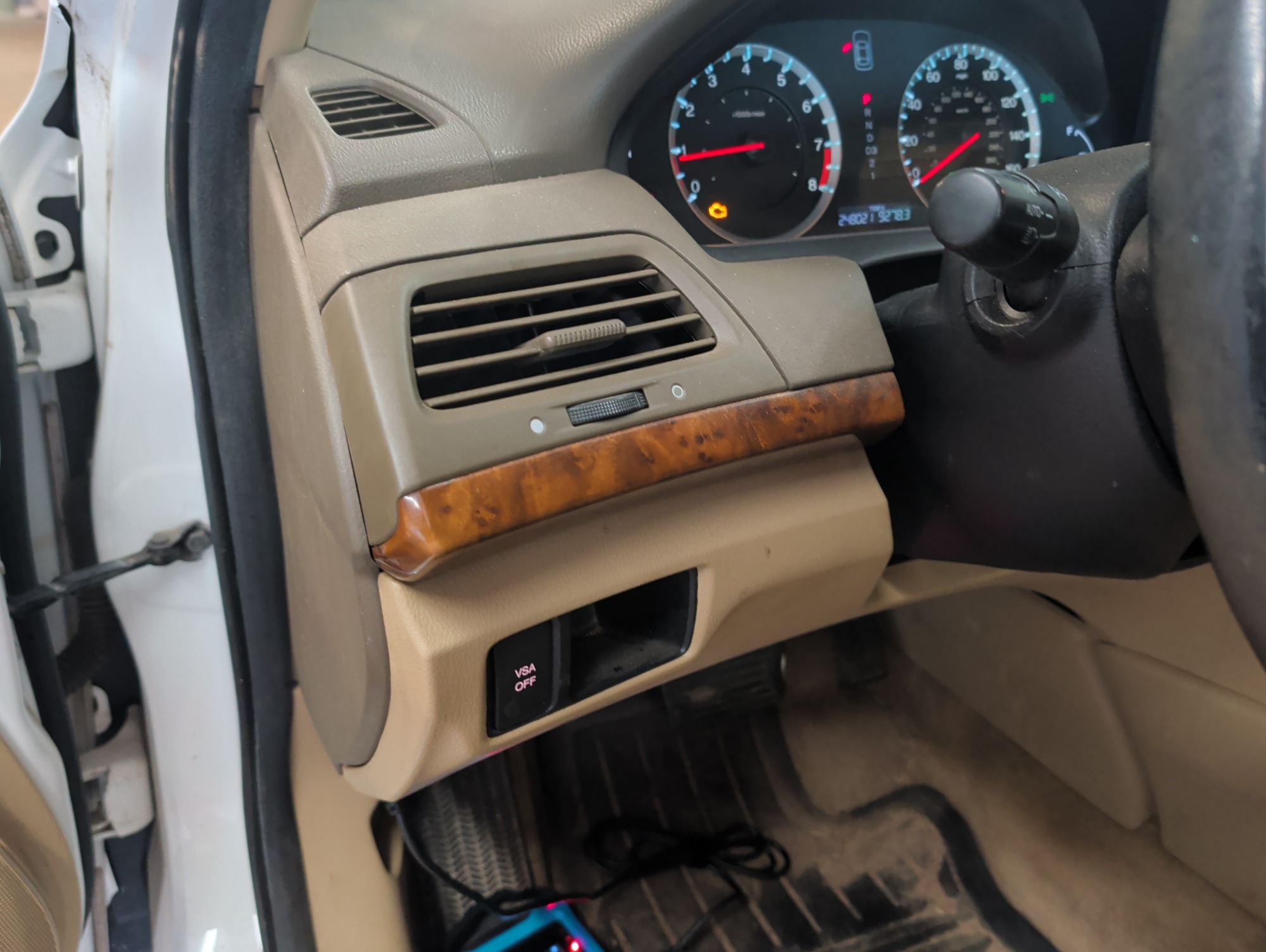 2010 honda accord ex-l-sedan-at with 248021 miles for sale near elk-river, minnesota 106426_37_left_of_steering_wheel.jpg
