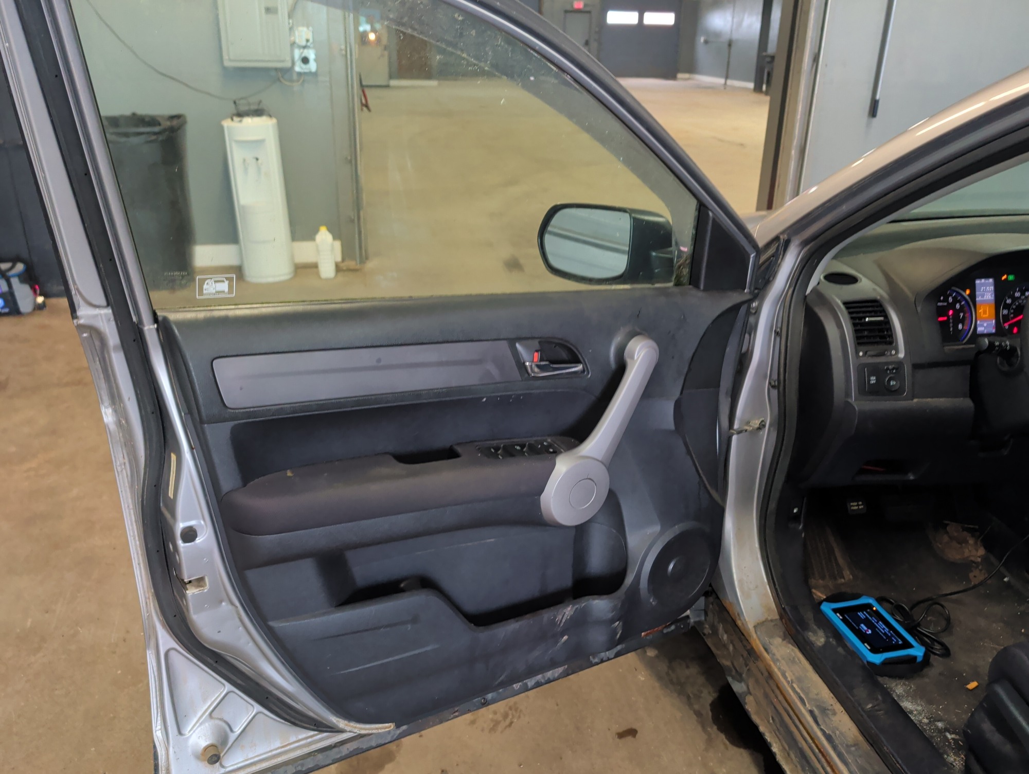 2007 honda cr-v lx-4wd-at with 271539 miles for sale near elk-river, minnesota 106427_23_driver_door_panel.jpg