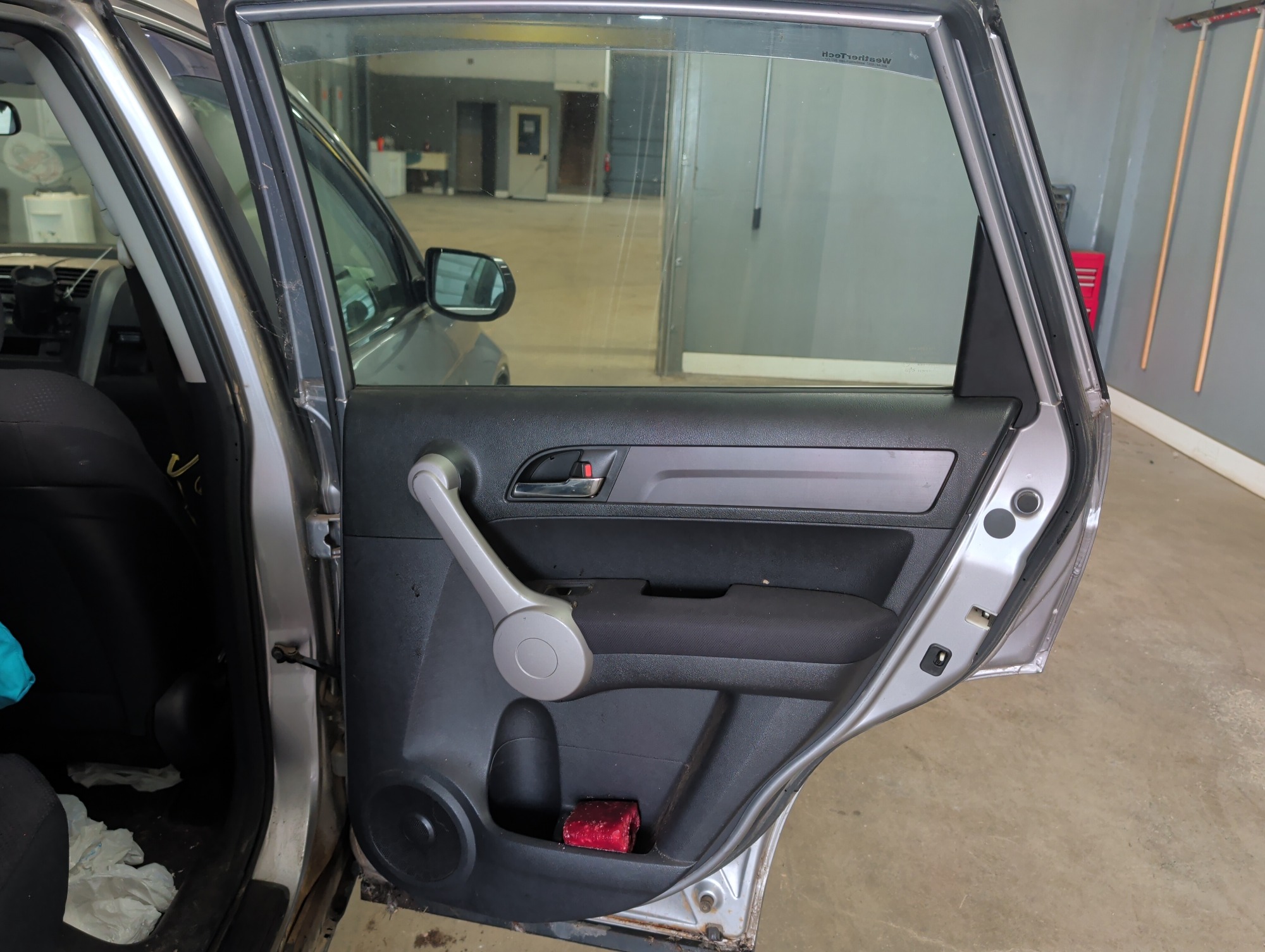 2007 honda cr-v lx-4wd-at with 271539 miles for sale near elk-river, minnesota 106427_30_pass_rear_door_panel.jpg