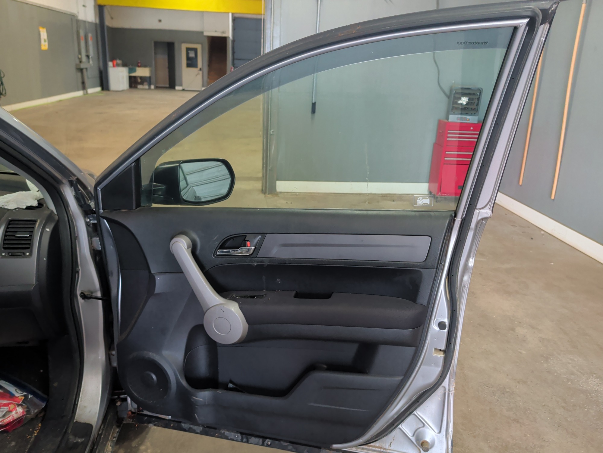 2007 honda cr-v lx-4wd-at with 271539 miles for sale near elk-river, minnesota 106427_32_passenger_door_panel.jpg
